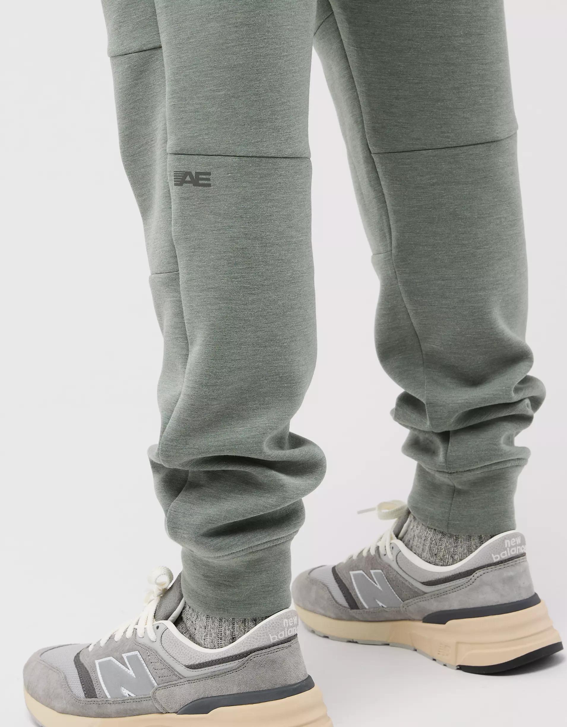 AE 24/7 Jogger Product Image