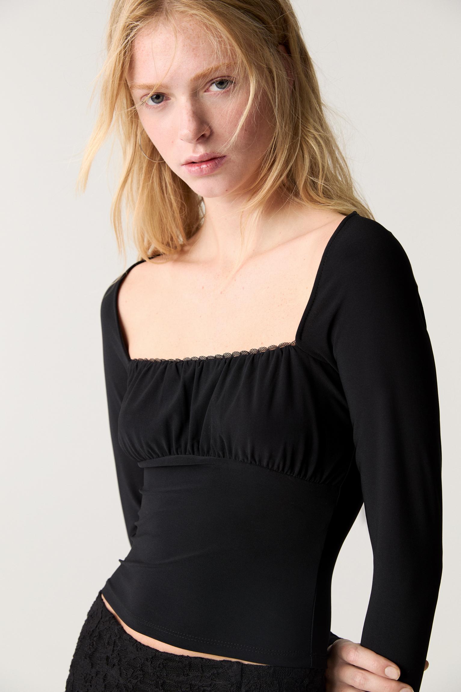 Long sleeve balconette top Product Image