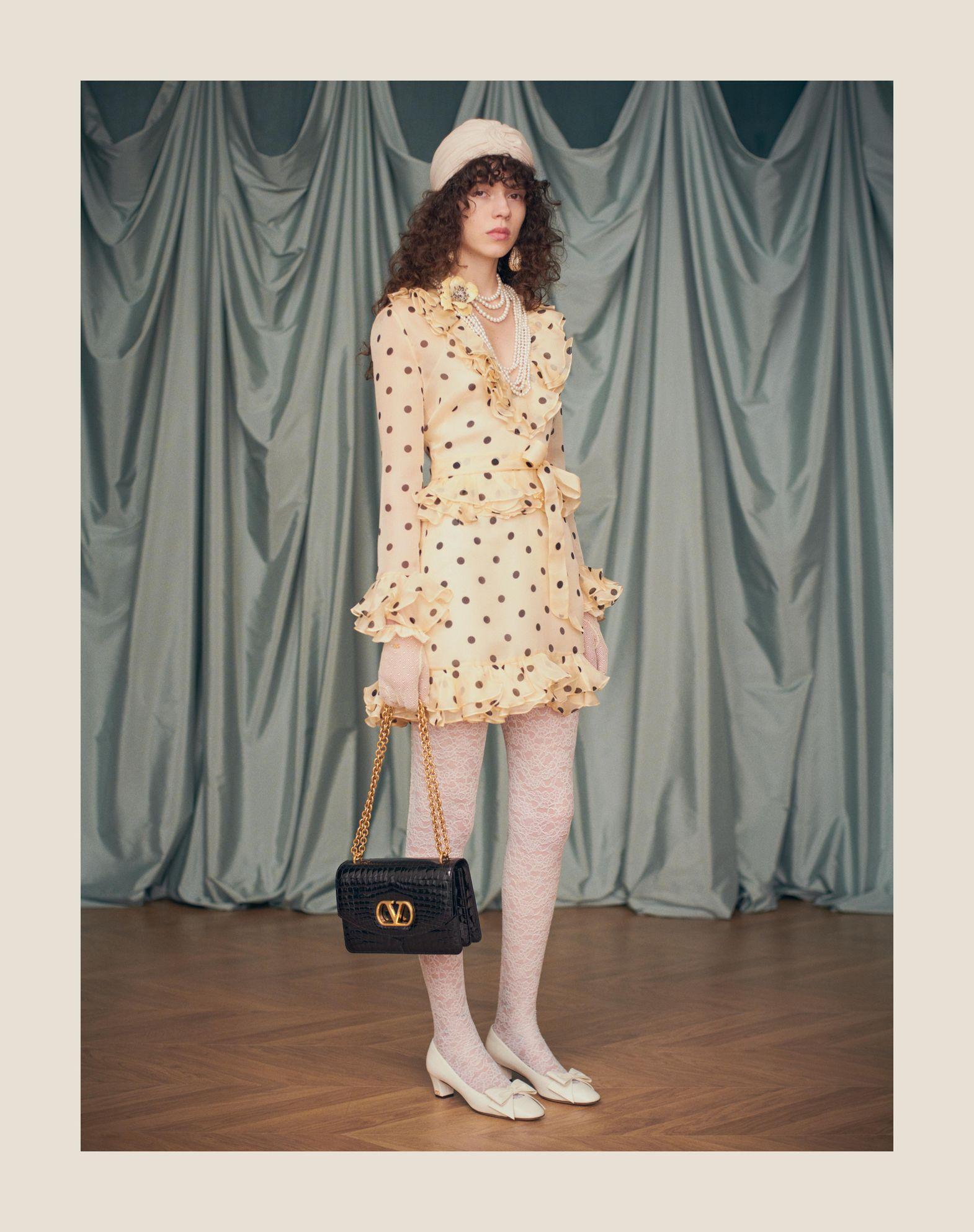 Valentino Garavani Vain Shoulder Bag In Shiny Calfskin Product Image