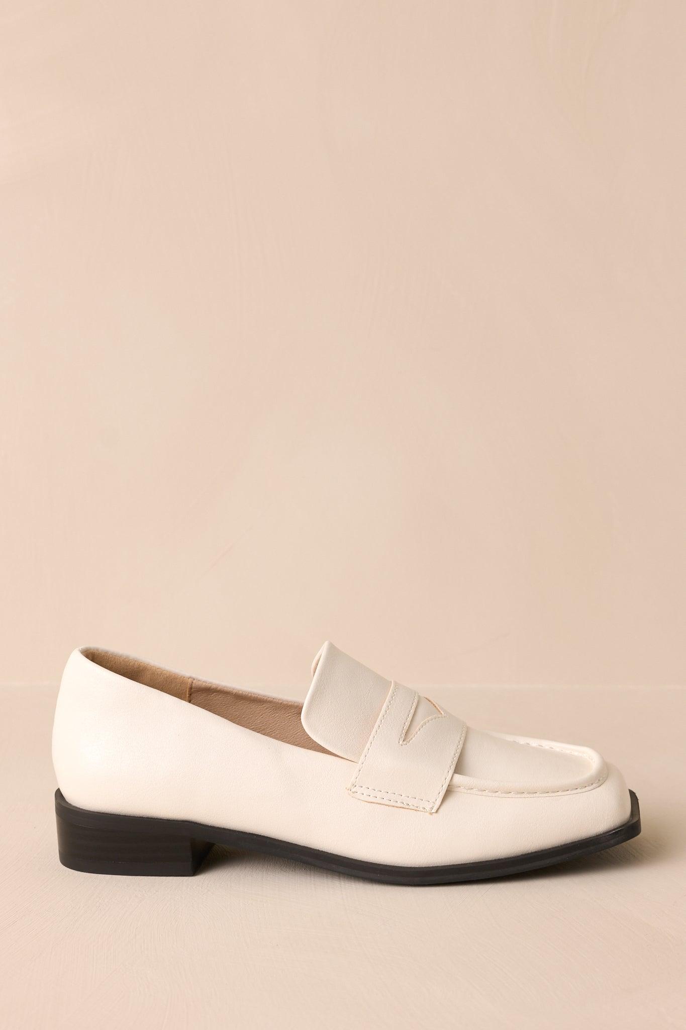 Good Memory White Loafers Product Image