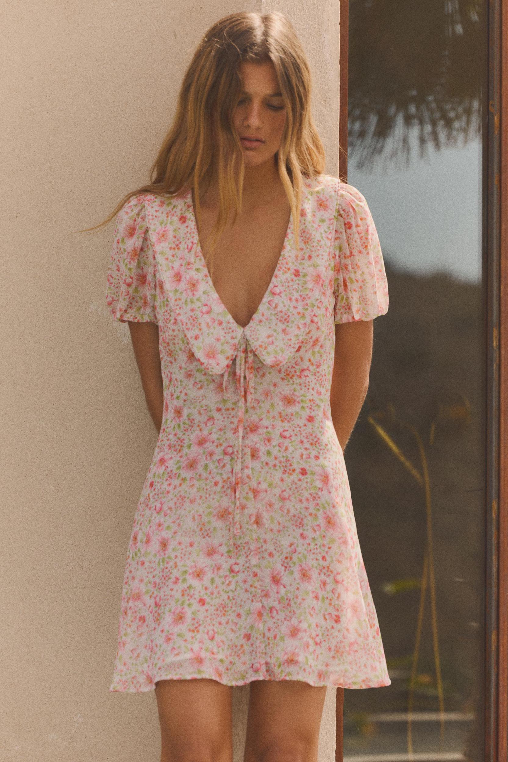 FLORAL PRINT SHORT DRESS WITH PETER PAN COLLAR Product Image