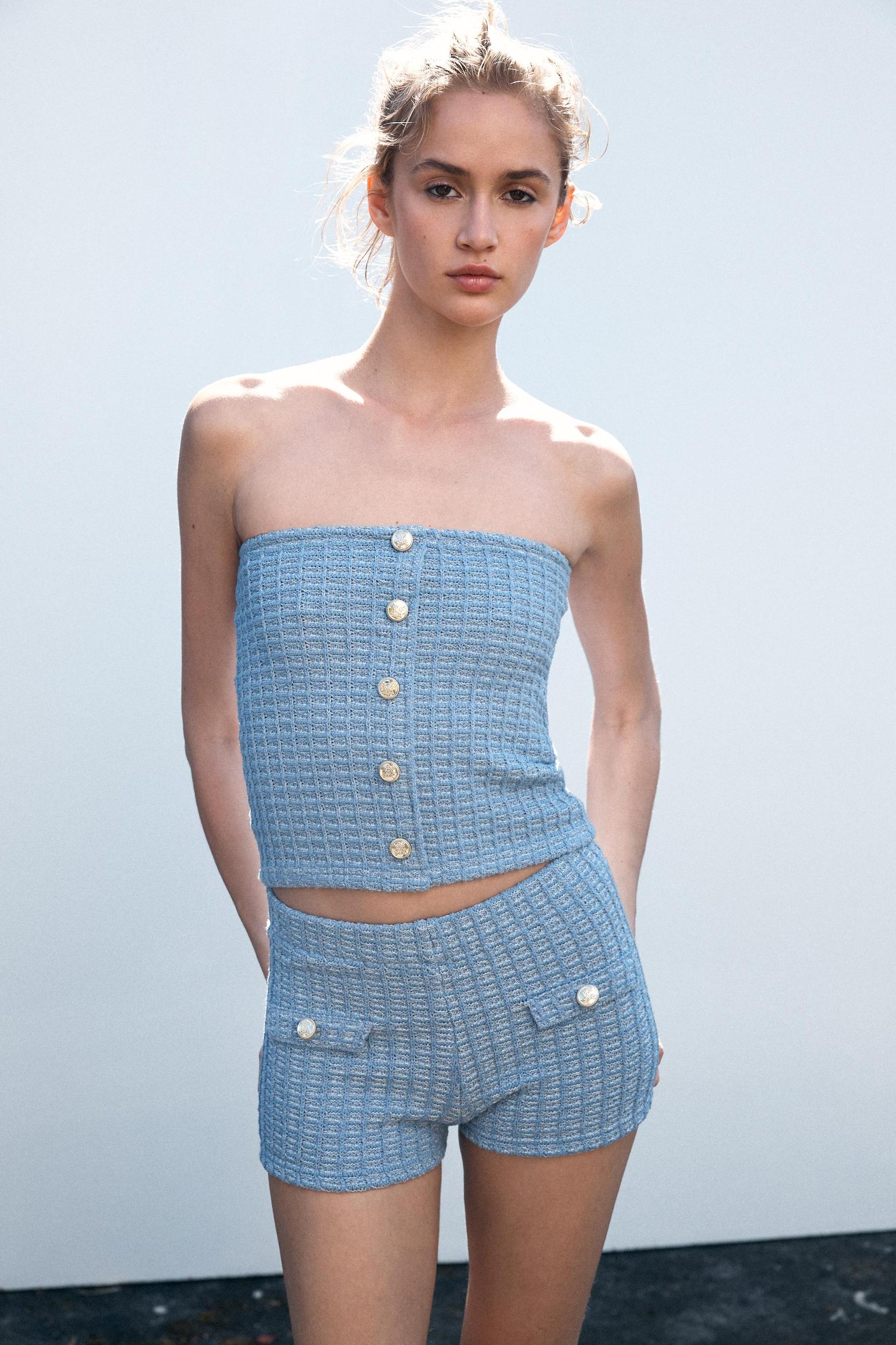 HIGH-WAISTED STRETCH SHORTS Product Image