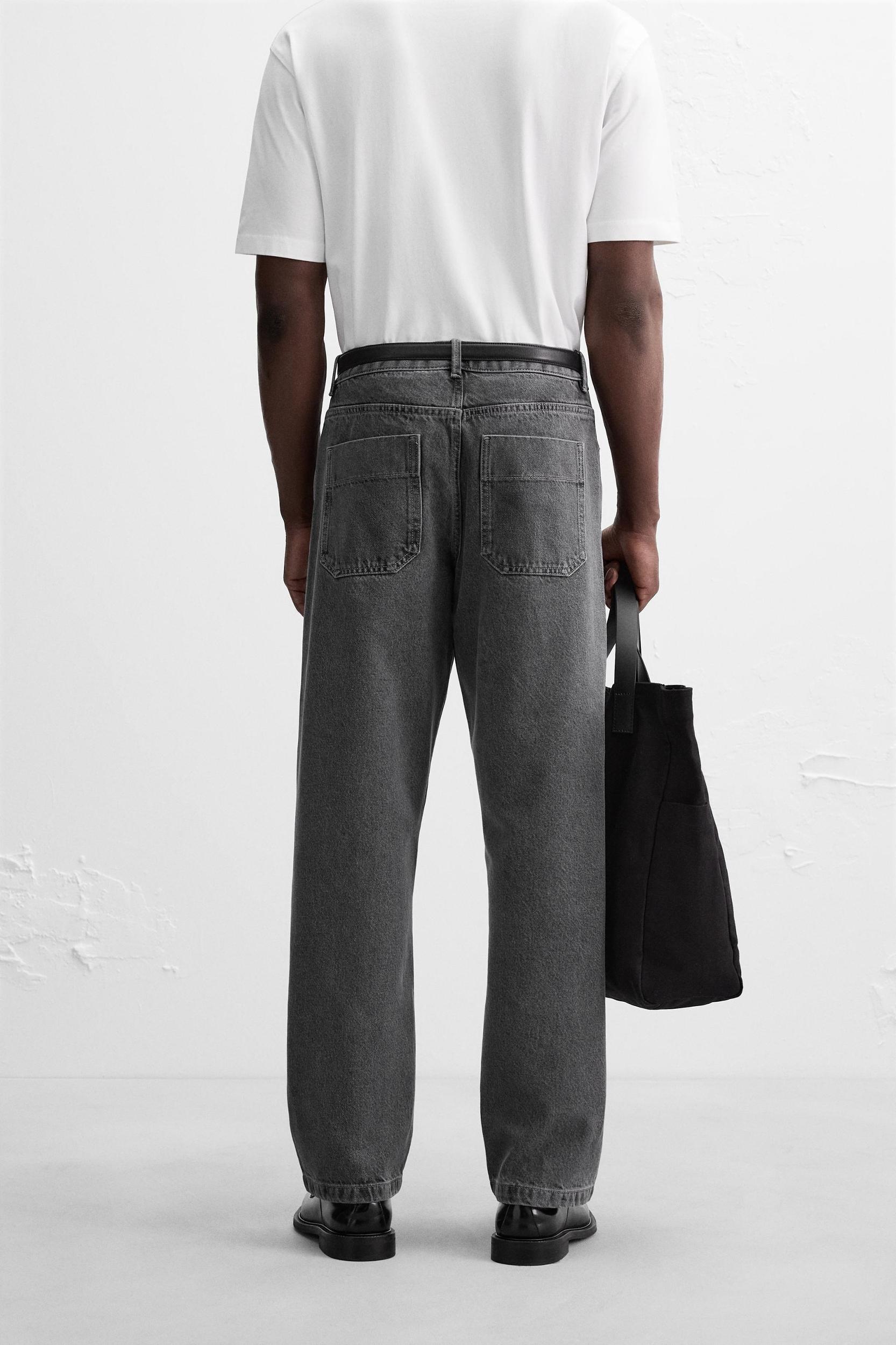 STRAIGHT FIT RELAXED JEANS Product Image