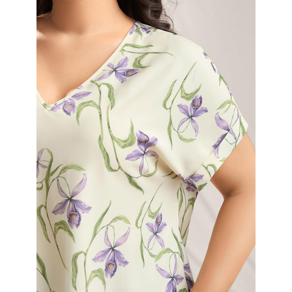 Plus Size Beige Large Flower Print Curved Hem Blouse Women Short sleeve V-neck Everyday-Elegant Blouses BloomChic 14-16/1X Product Image
