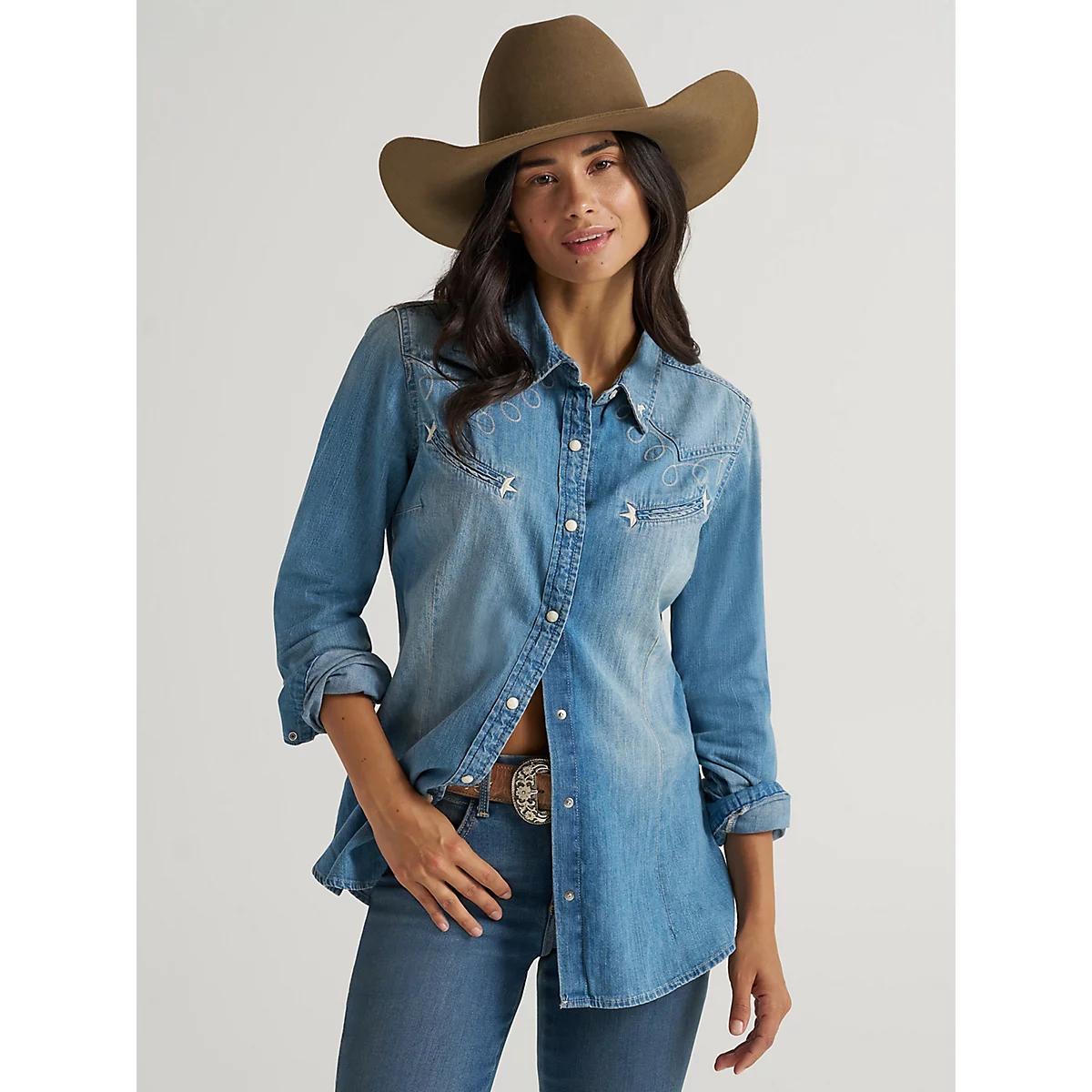 Women's Lasso Embroidered Cowboy Snap Shirt in Light Wash Product Image
