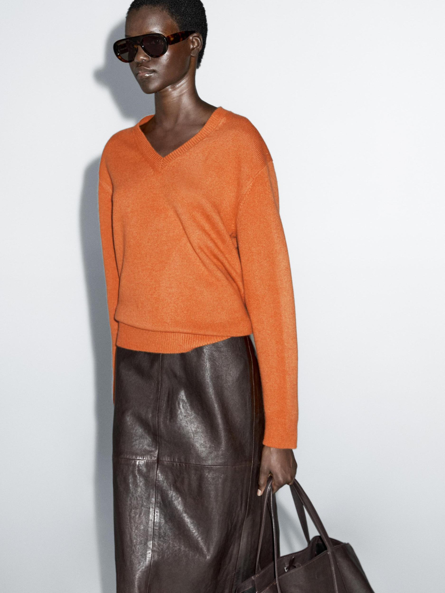 V-neck knit sweater Product Image