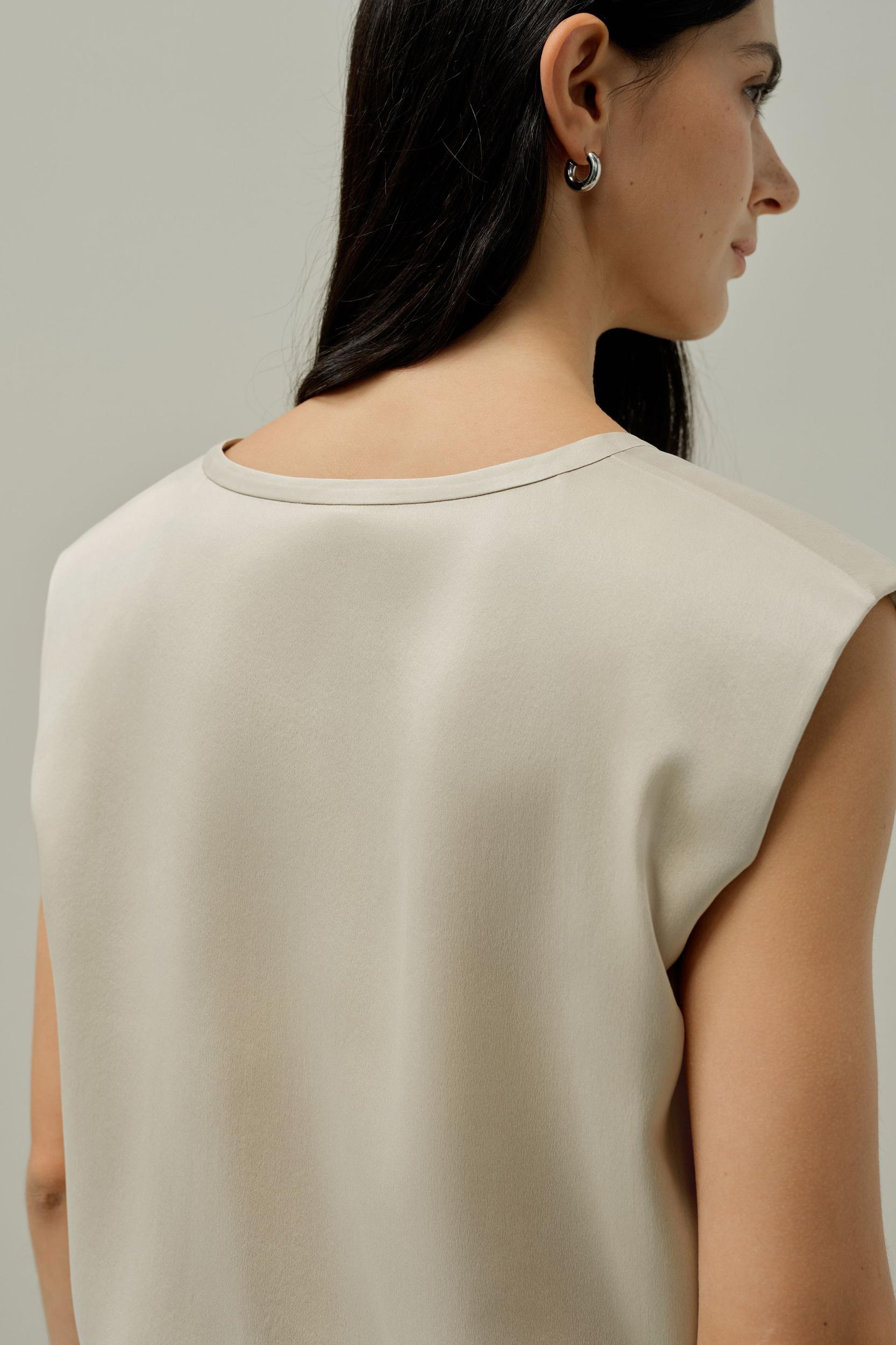 LILYSILK x Melissa Murrell Silk Suede Sleeveless V Neck Top Product Image