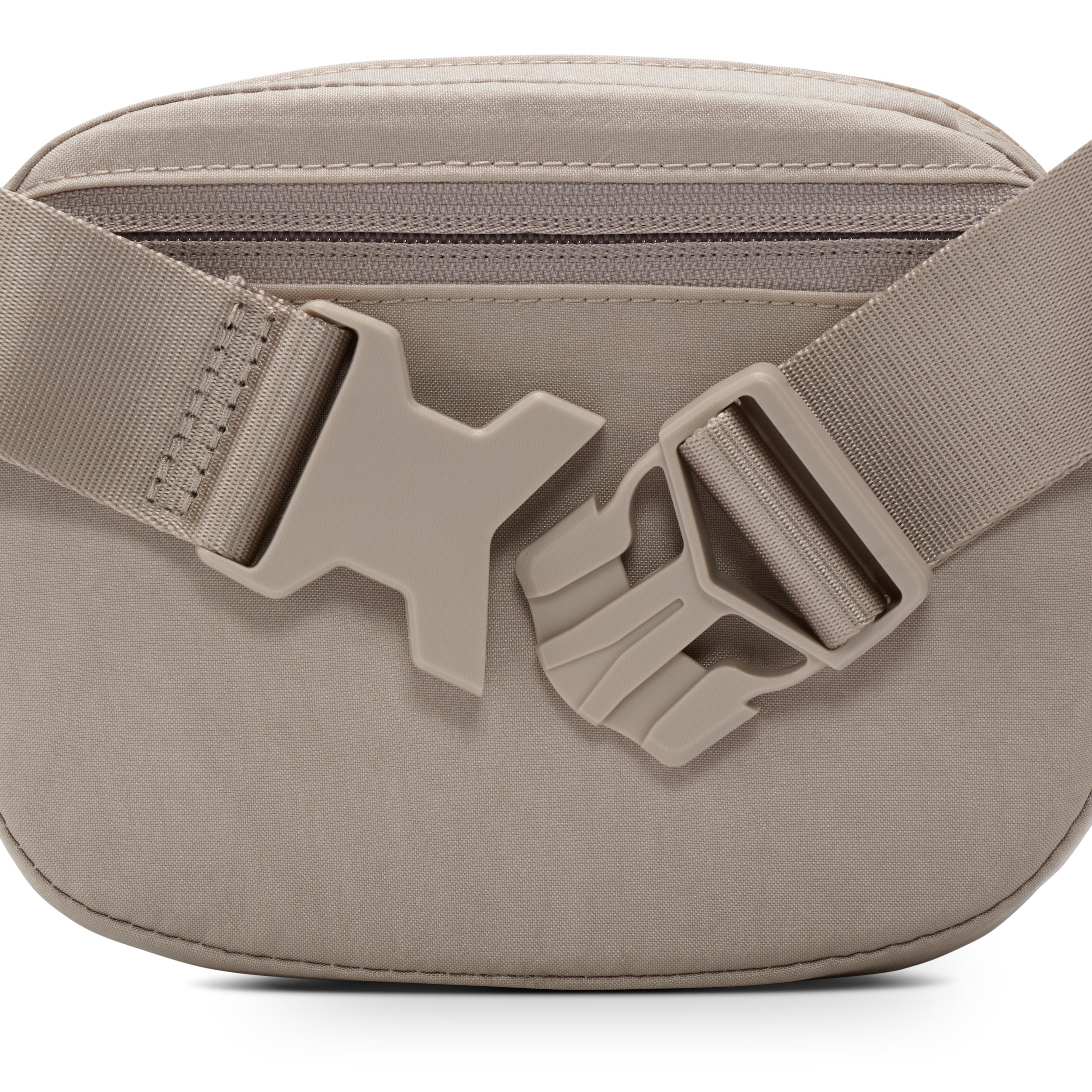 Nike Unisex Aura Crossbody Bag (2L) | HM6120-006 Product Image