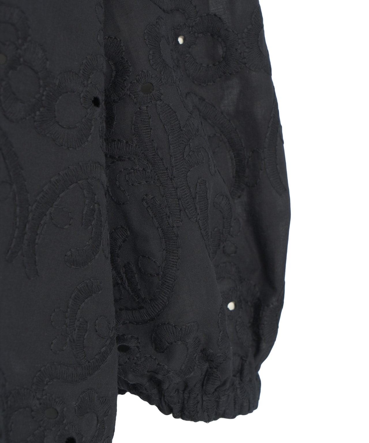 Blouse with embroideries Product Image