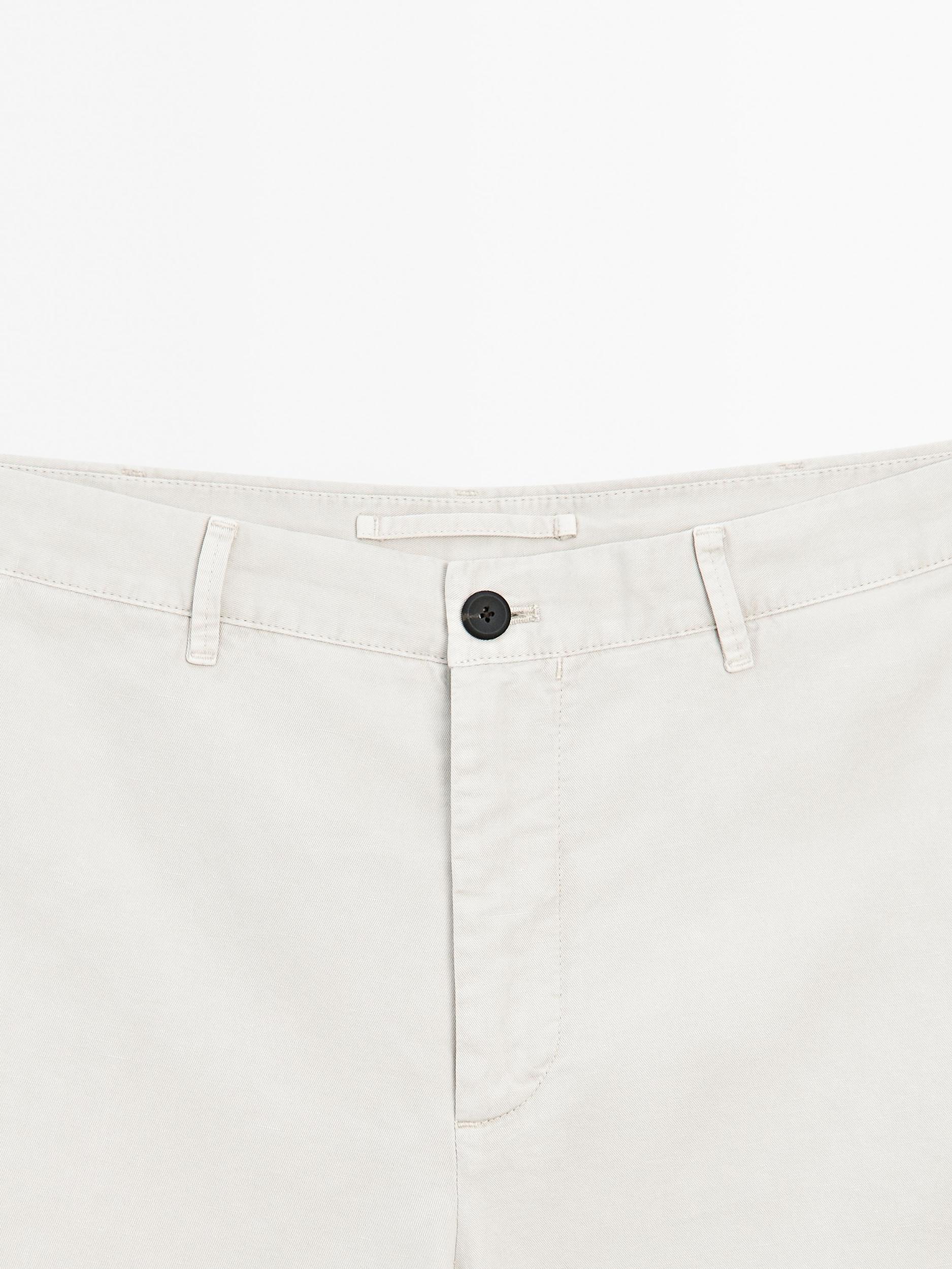 Lightweight linen blend Bermuda shorts Product Image