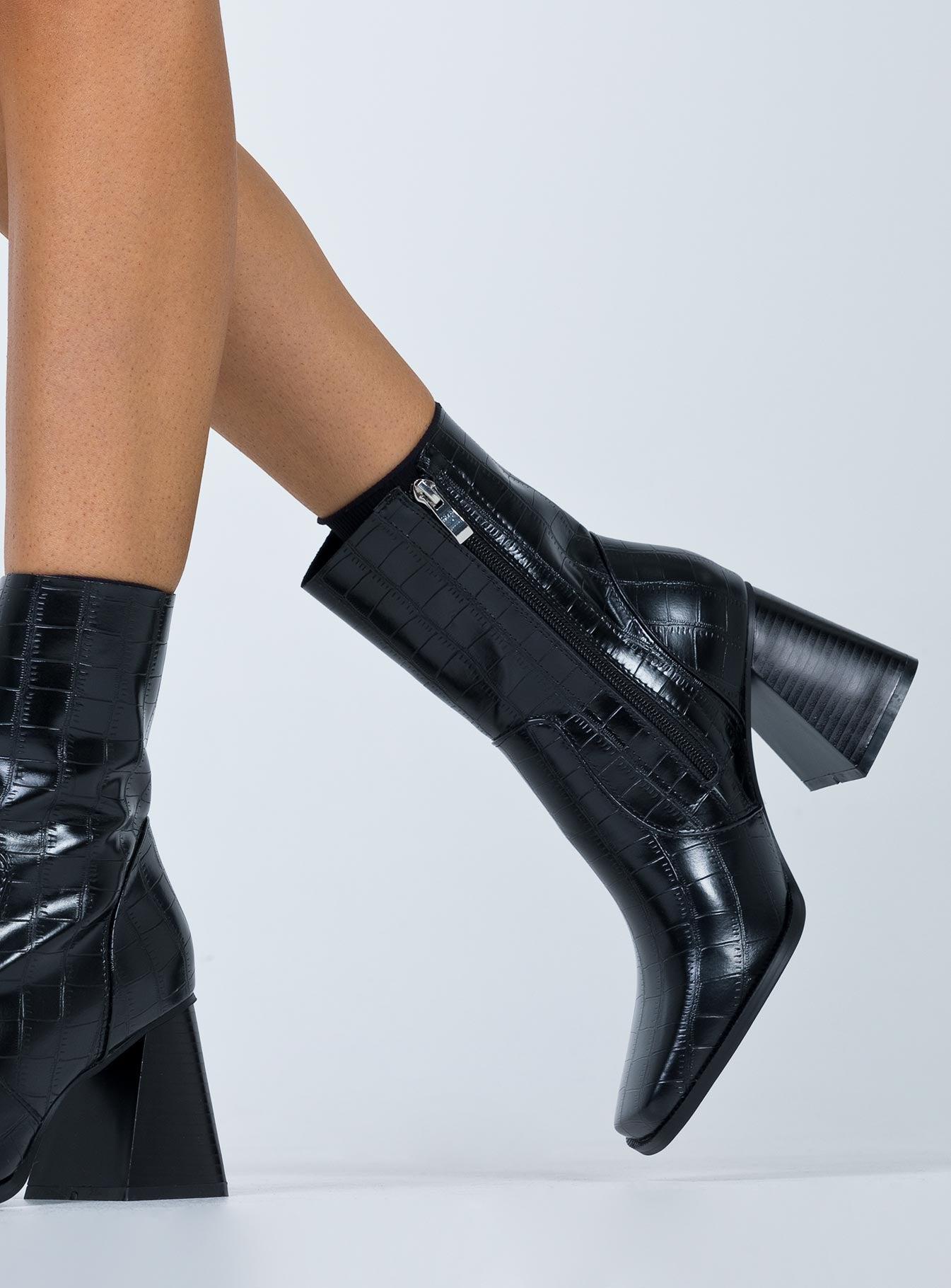 Michelle Boots Black Product Image