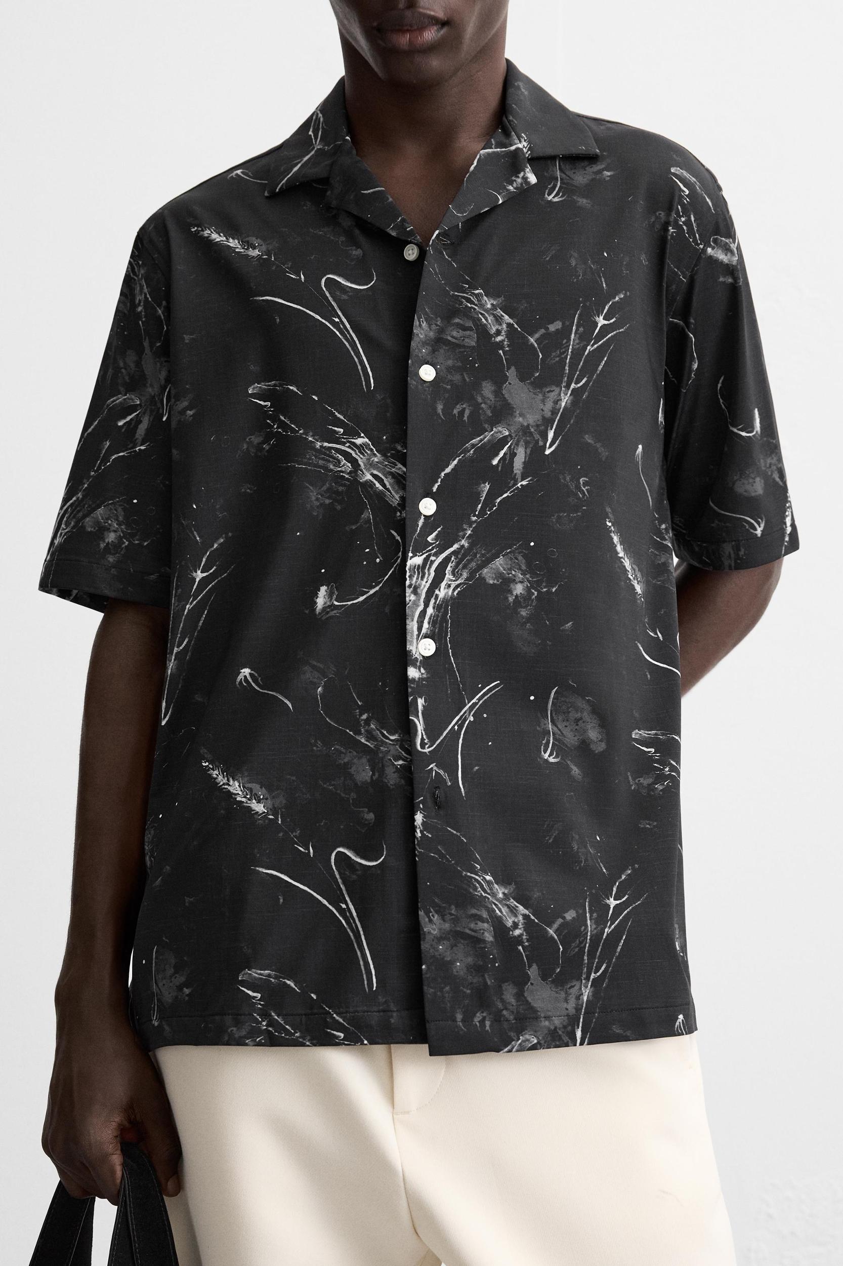 ABSTRACT PRINT STRETCH SHIRT Product Image