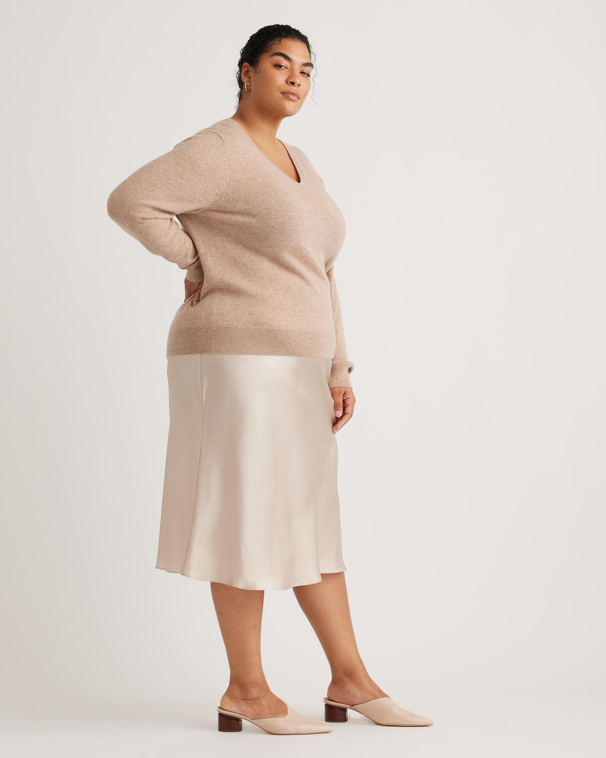 Quince | Women's Mongolian Cashmere V-Neck Sweater Product Image