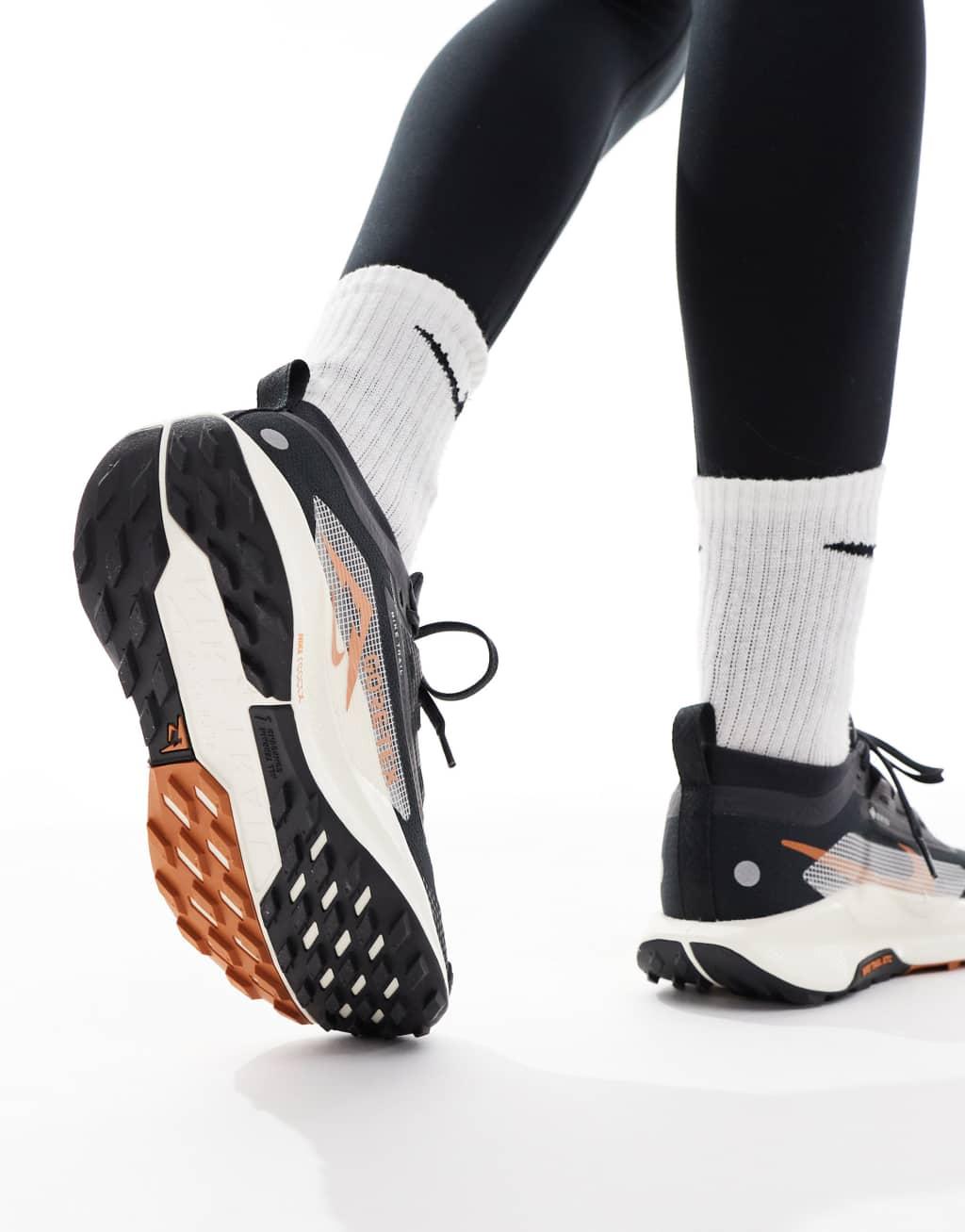 Nike Running Pegasus Trail 5 GORE-TEX sneakers in black and orange Product Image