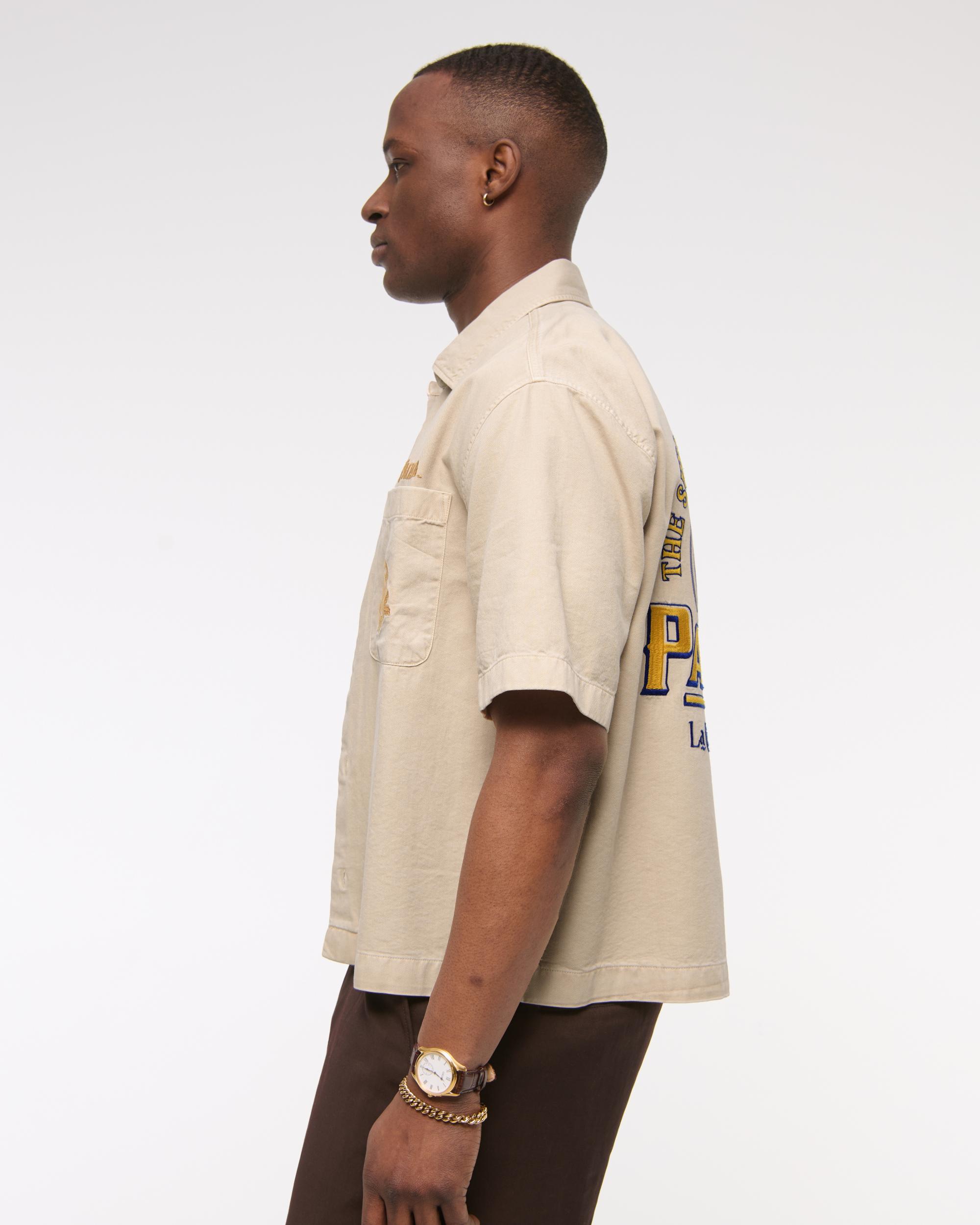 Short-Sleeve Cropped Modelo Workwear Button-Up Shirt Product Image