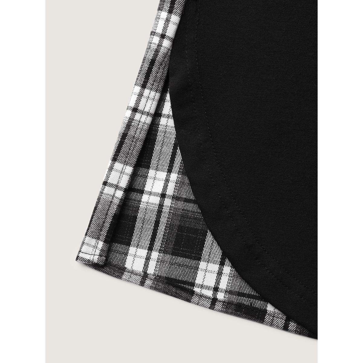 Plus Size Checkered Print Contrast Notched Collar Sweatshirt Women Black Leisure Contrast Flat collar with V-notch Casual Sweatshirts BloomChic 26/4X Product Image