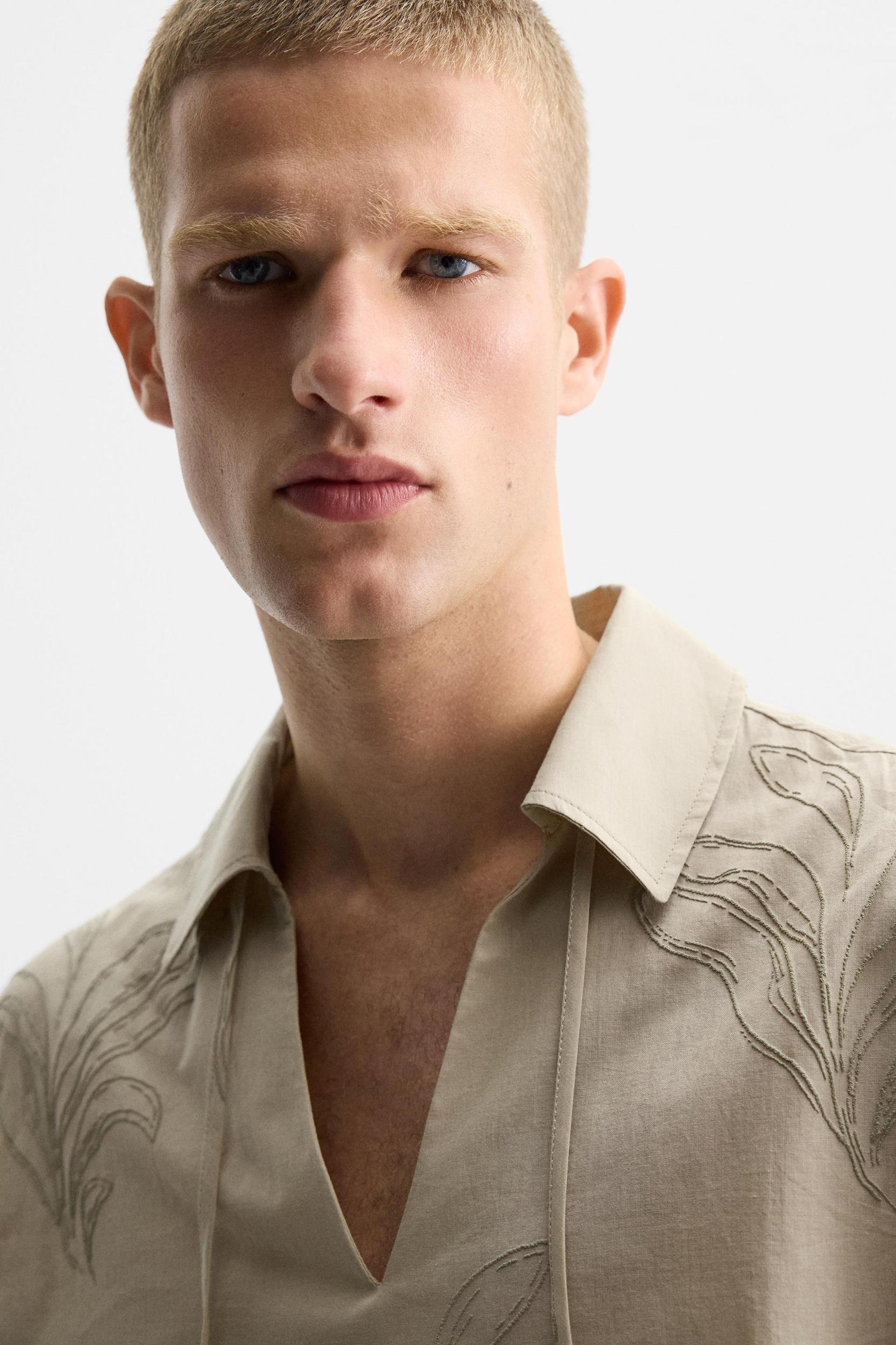 LEAF EMBROIDERED SHIRT Product Image