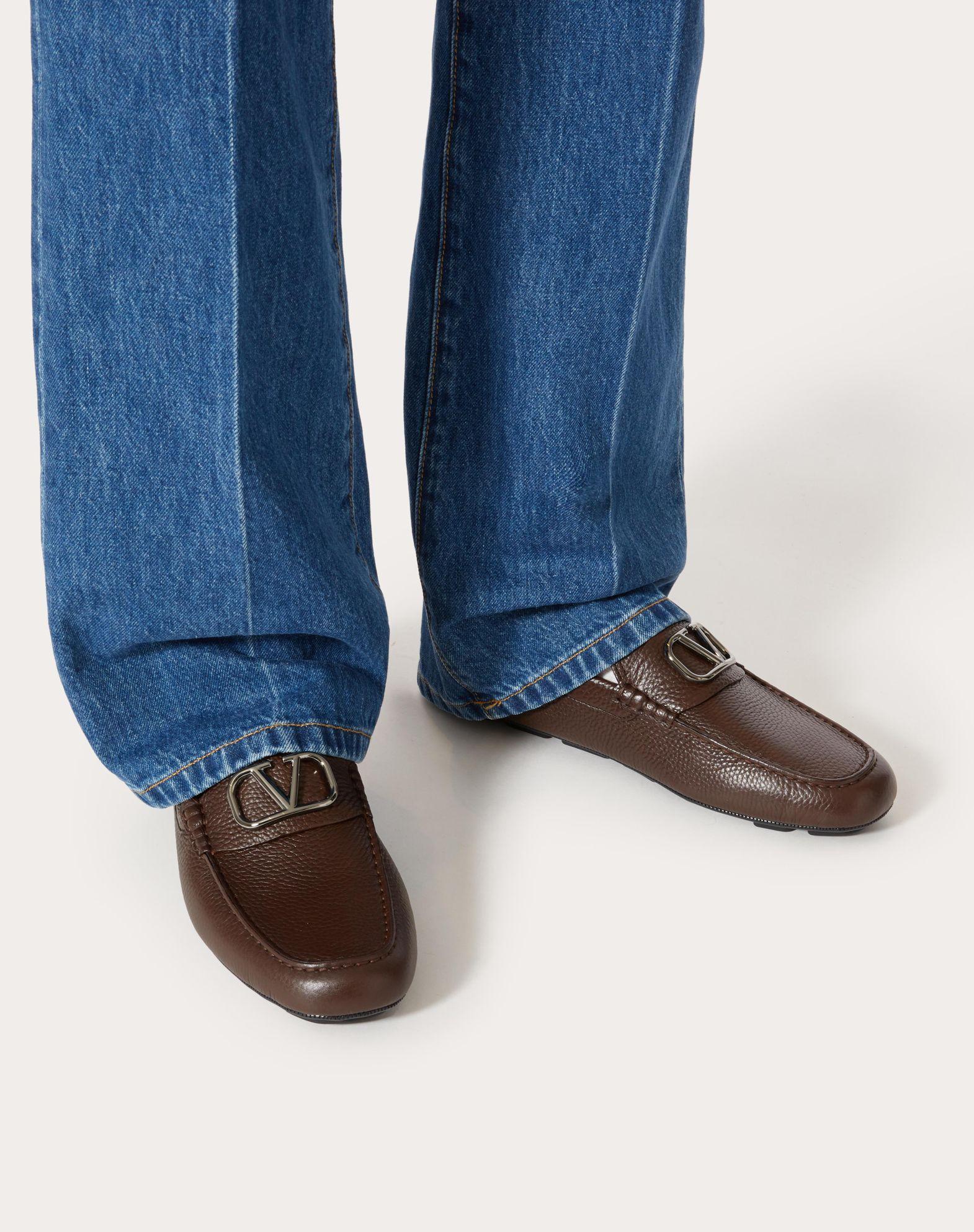 VLOGO SIGNATURE GRAINY CALFSKIN DRIVING SHOE Product Image