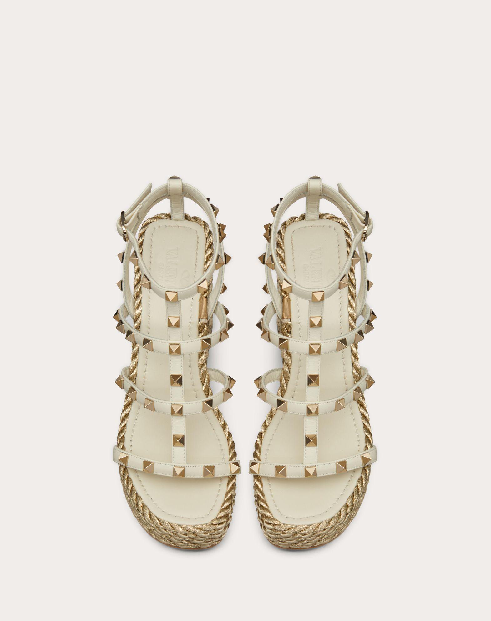 ROCKSTUD CALFSKIN WEDGE SANDAL WITH STRAPS 95 MM  Product Image