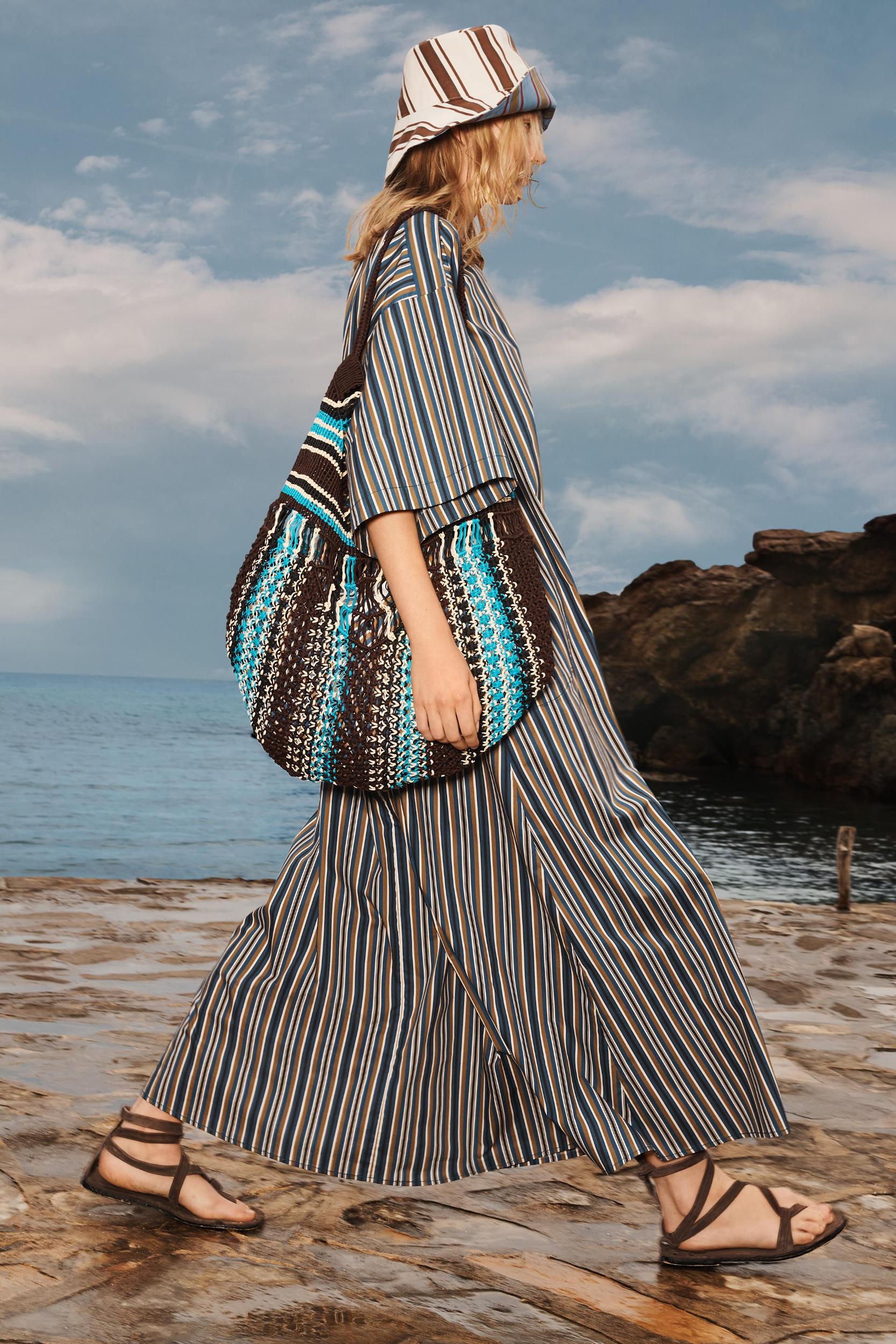 LIMITED EDITION STRIPED REVERSIBLE BUCKET HAT Product Image