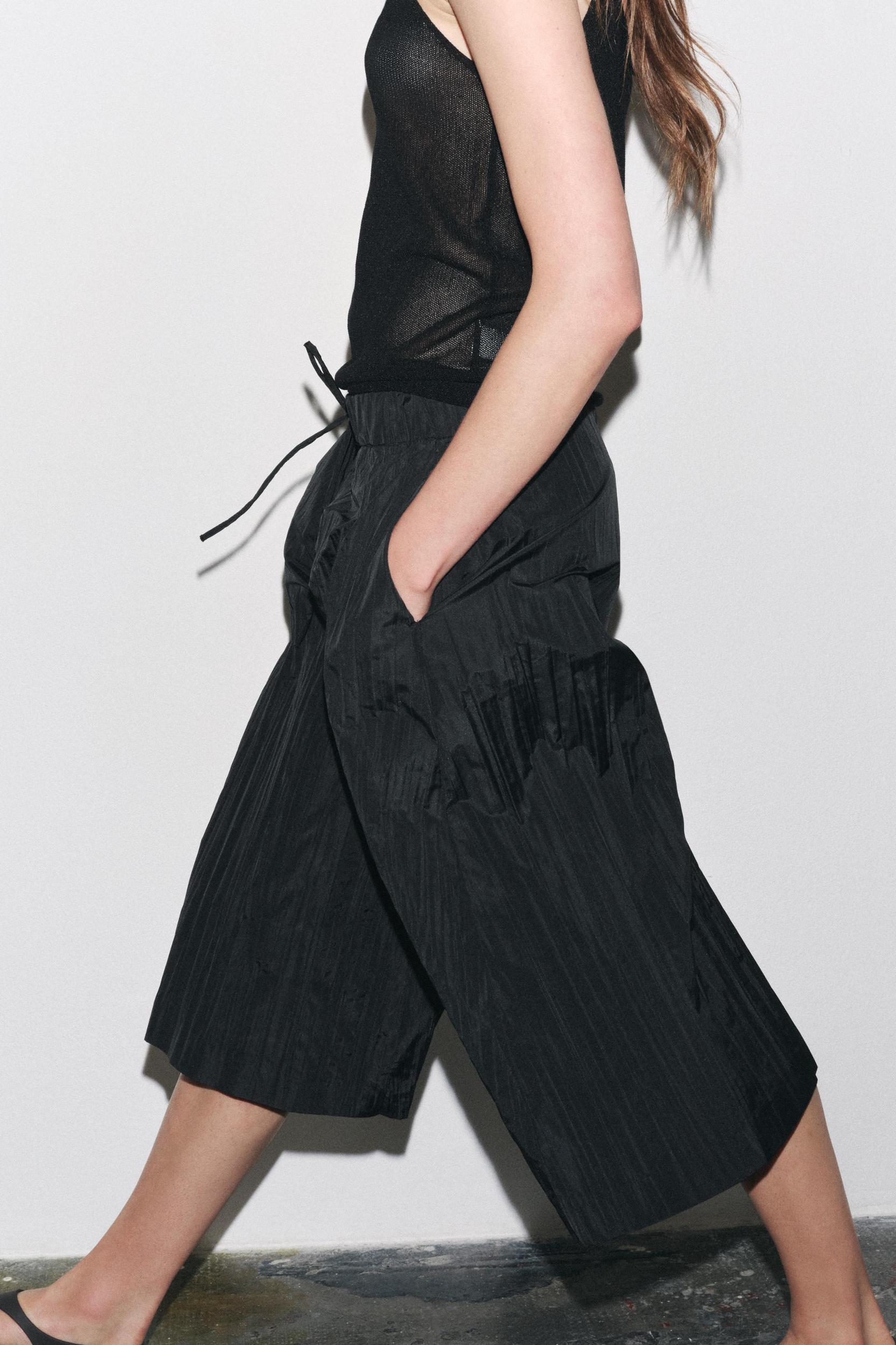 ZW COLLECTION PLEATED SHORTS Product Image