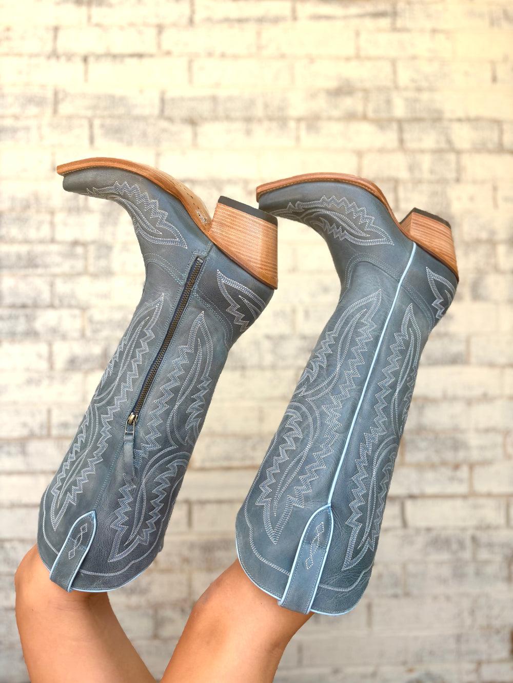 Women's Ariat Vintage Denim Casanova XToe Boots Product Image