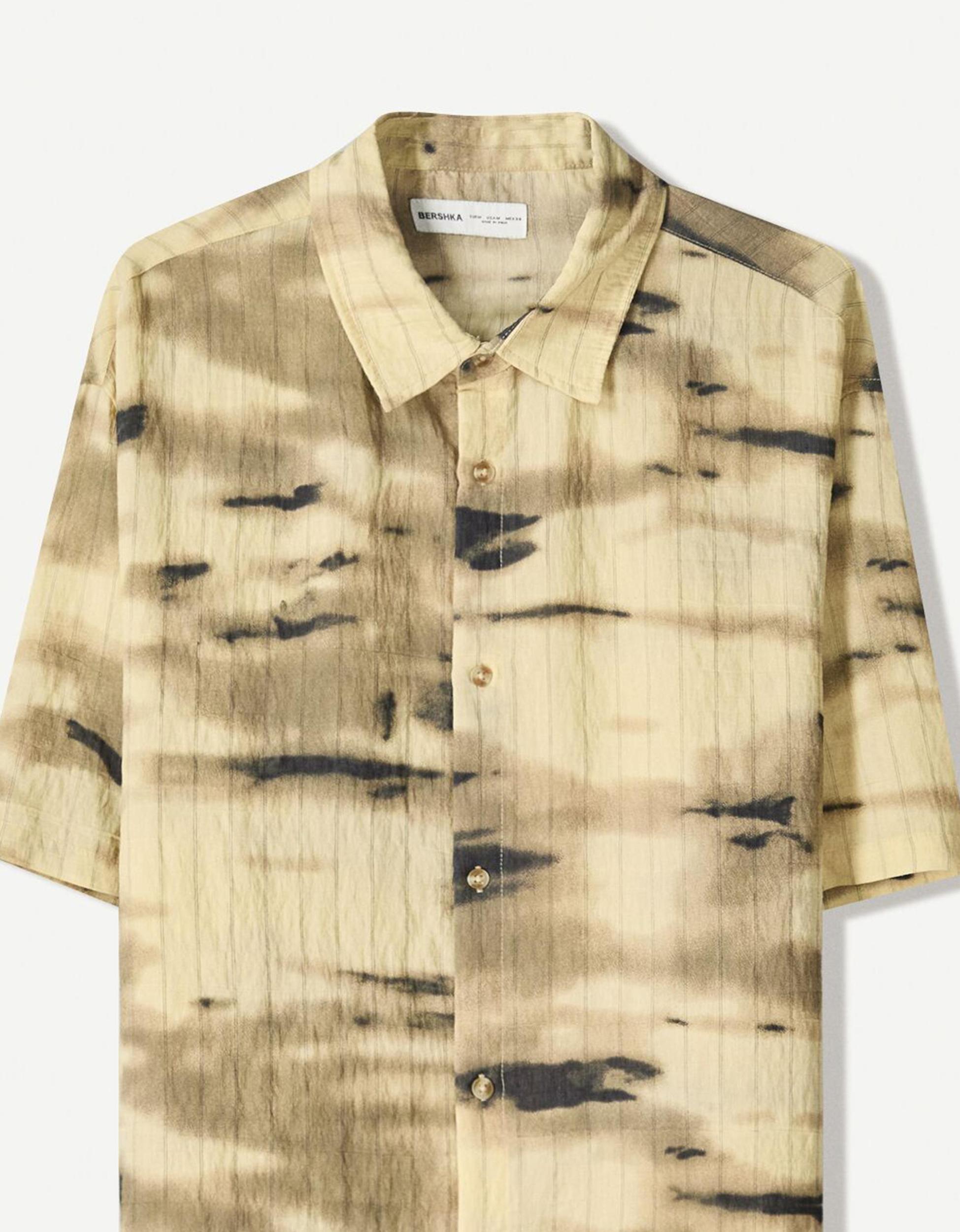 Printed textured short sleeve shirt Product Image