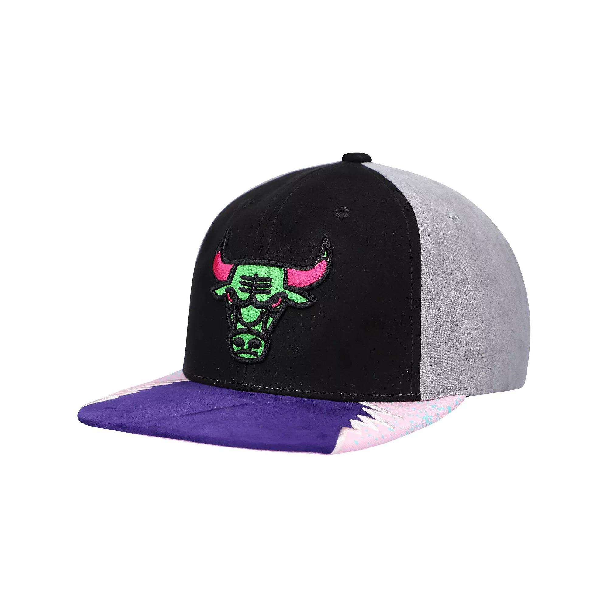Men's Mitchell & Ness Black/Pink Chicago Bulls Day 5 Snapback Hat Product Image