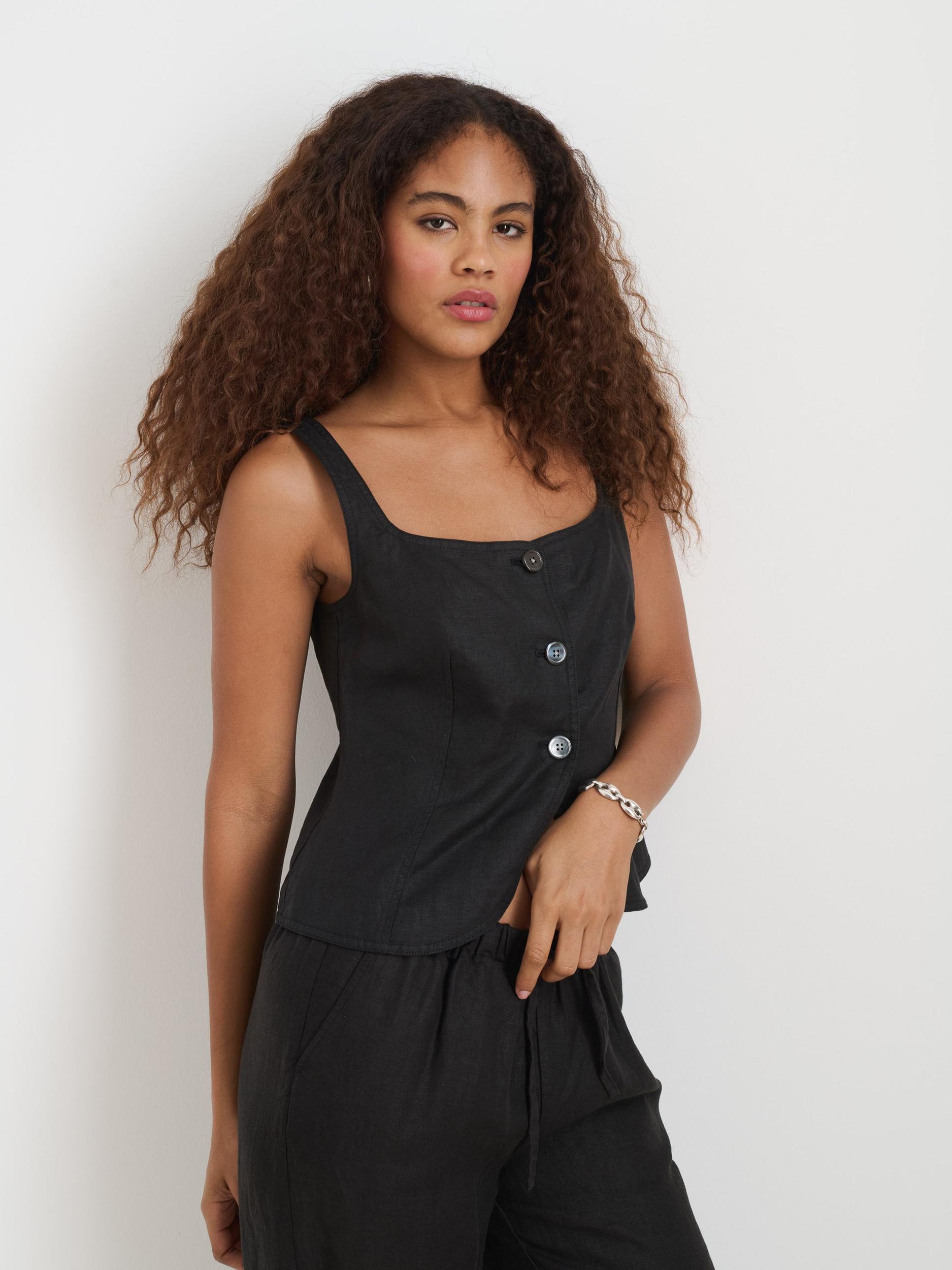 Luna Vest In Linen Product Image