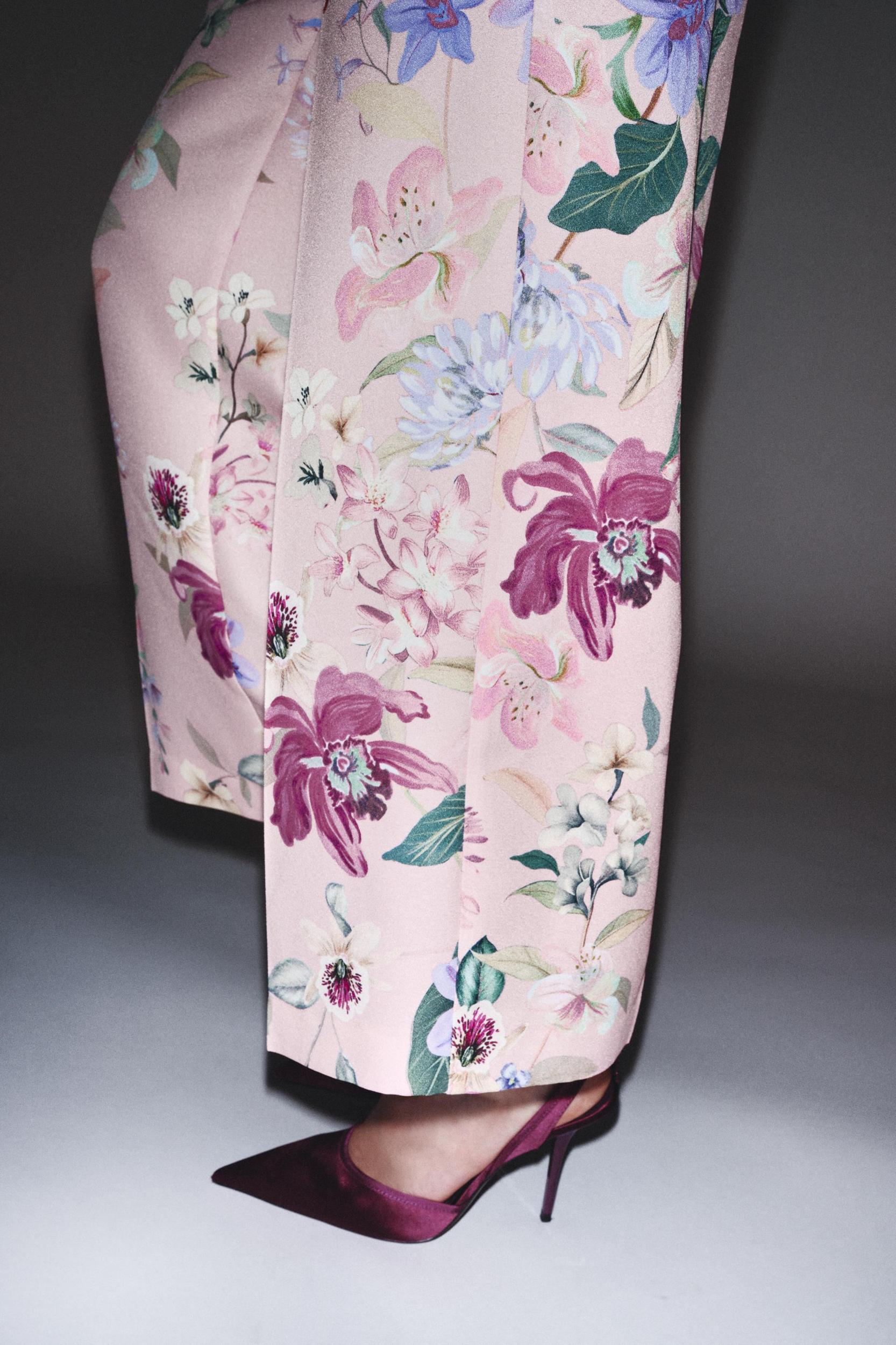 FLORAL PRINT PANTS Product Image