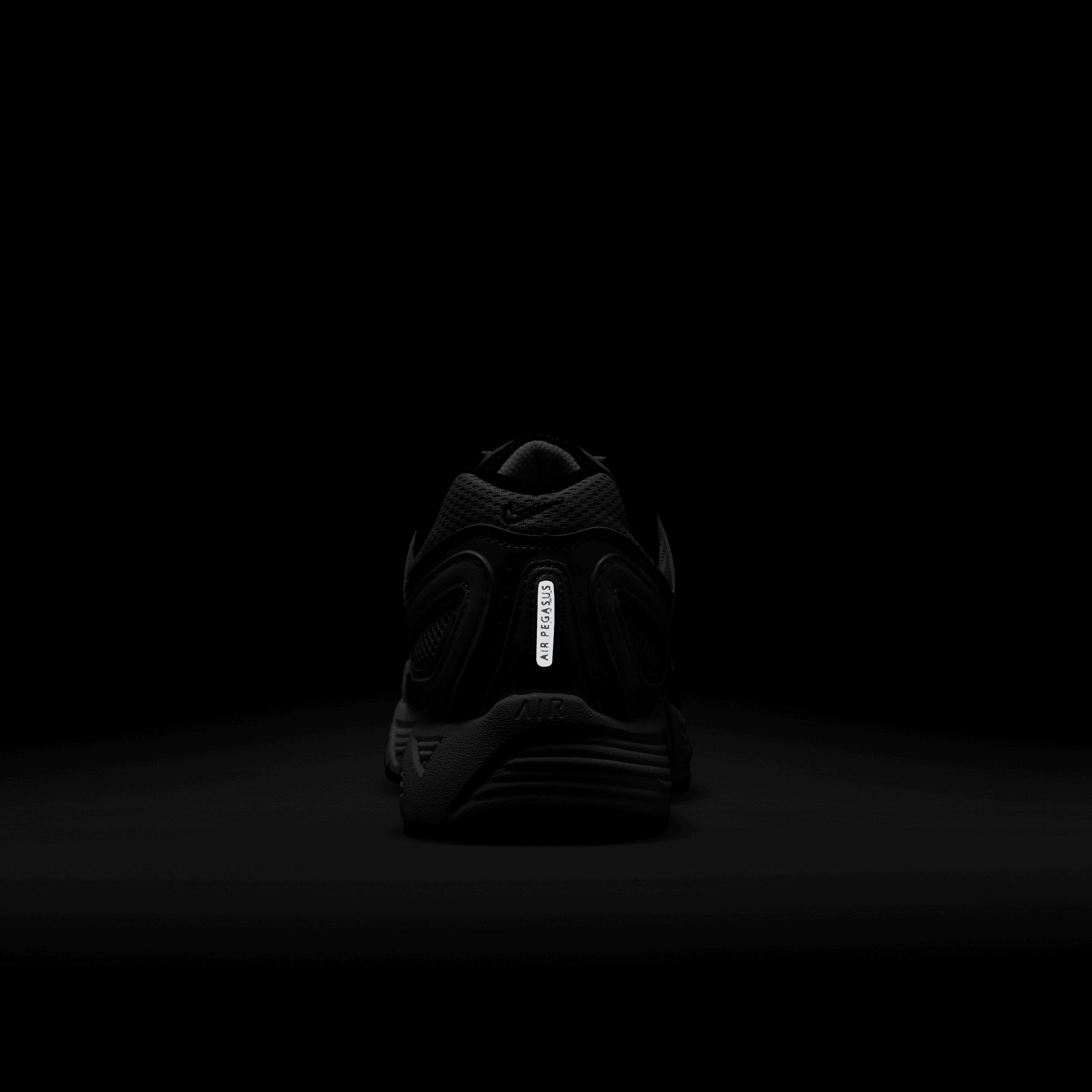 Nike Women's Air Pegasus 2005 Shoes Product Image