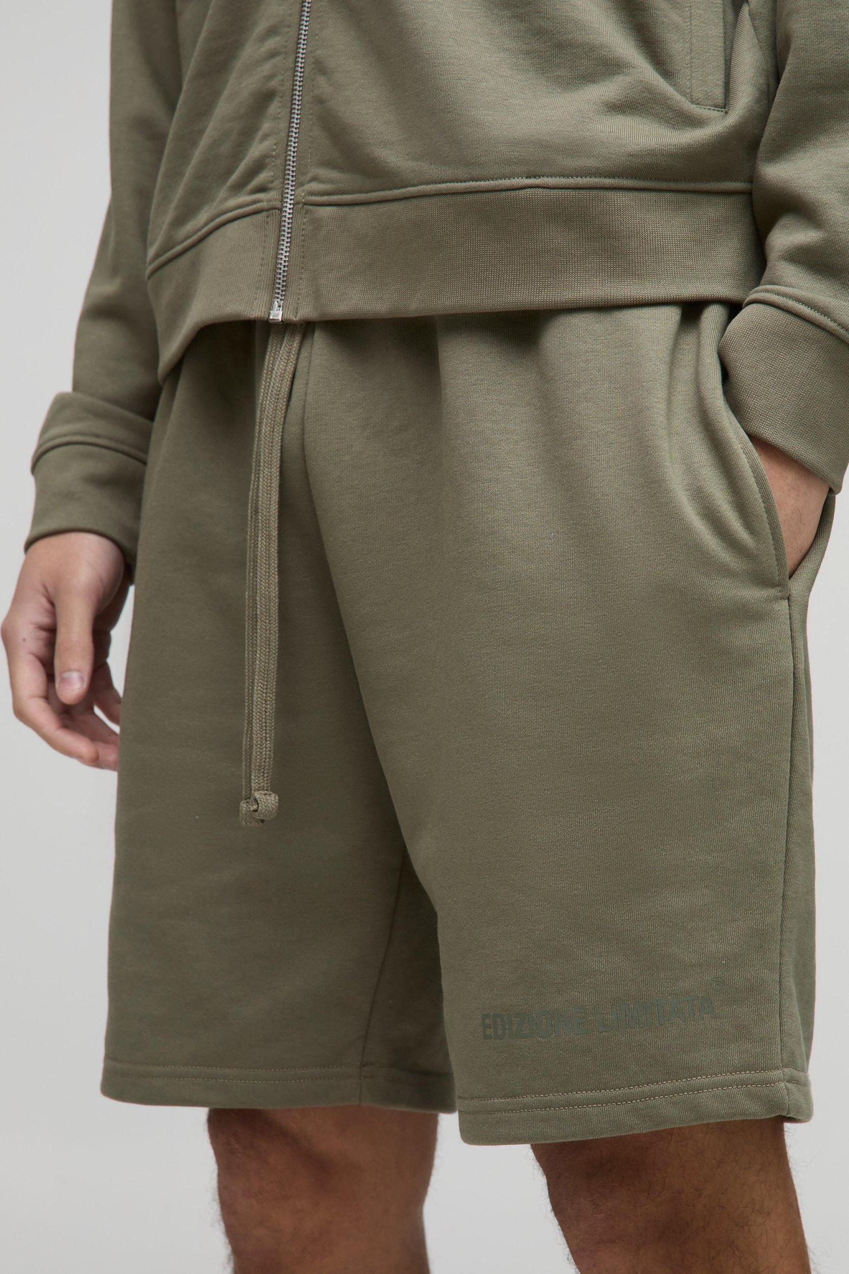 Relaxed Edizione Limitata Mid Length Heavyweight Shorts | boohooMAN USA Product Image