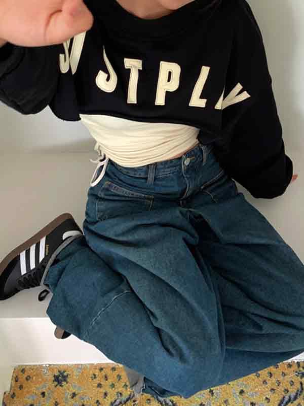 Letter Print Loose Short Sweatshirt Product Image