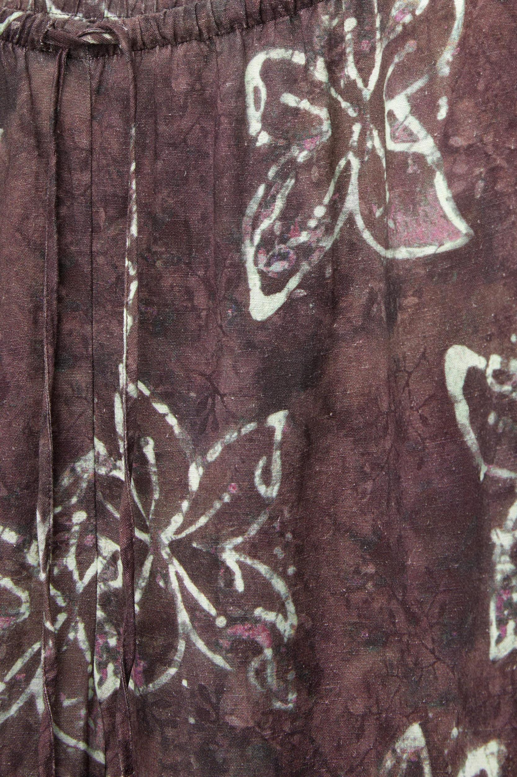 Loose-fitting floral print pants Product Image