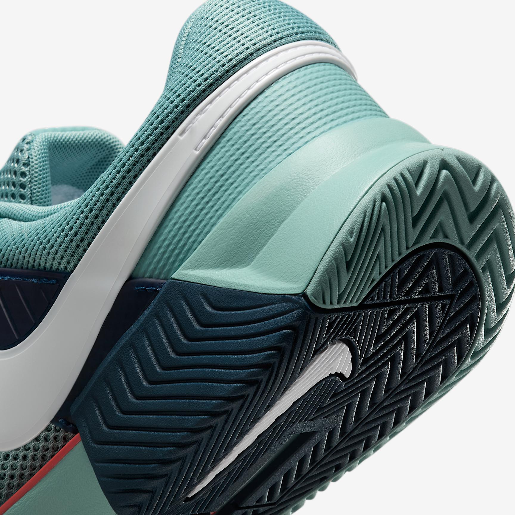 Nike Men's Zoom GP Challenge 1 Hard Court Tennis Shoes Product Image