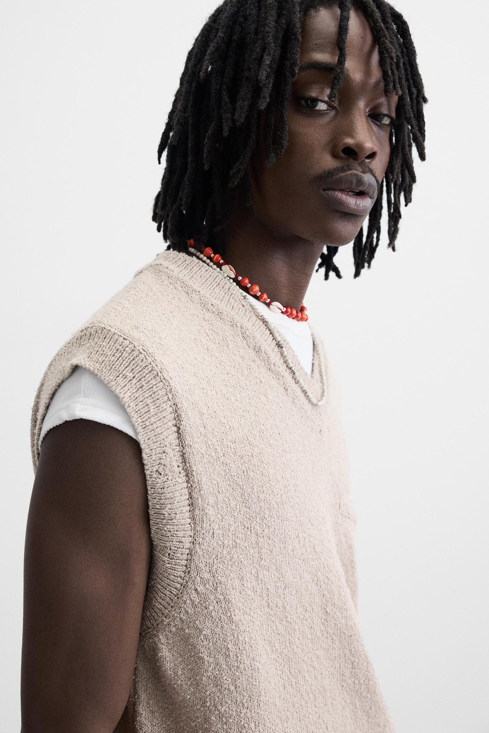 TEXTURED KNIT VEST Product Image