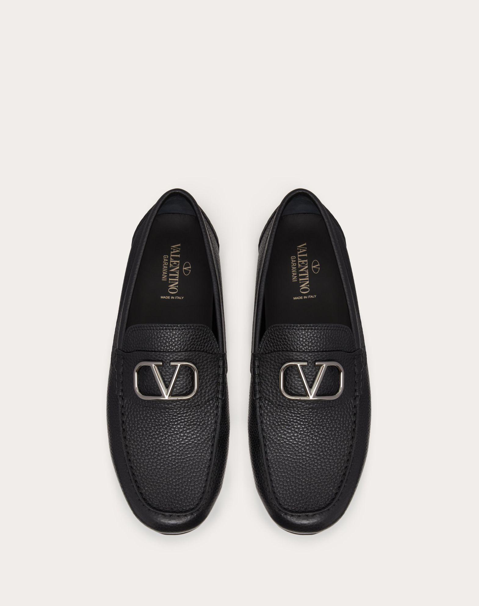 VLOGO SIGNATURE GRAINY CALFSKIN DRIVING SHOE Product Image