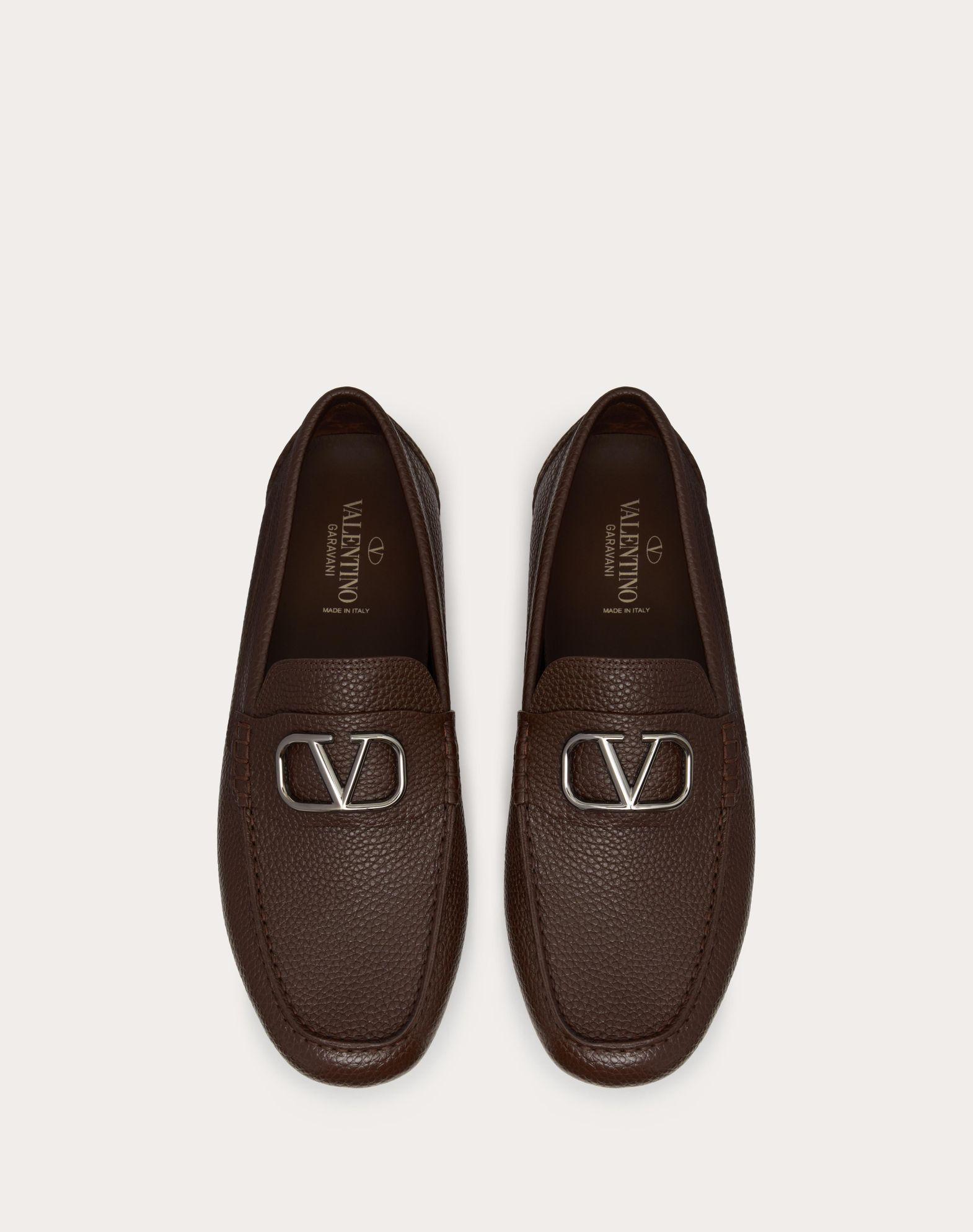 VLOGO SIGNATURE GRAINY CALFSKIN DRIVING SHOE Product Image