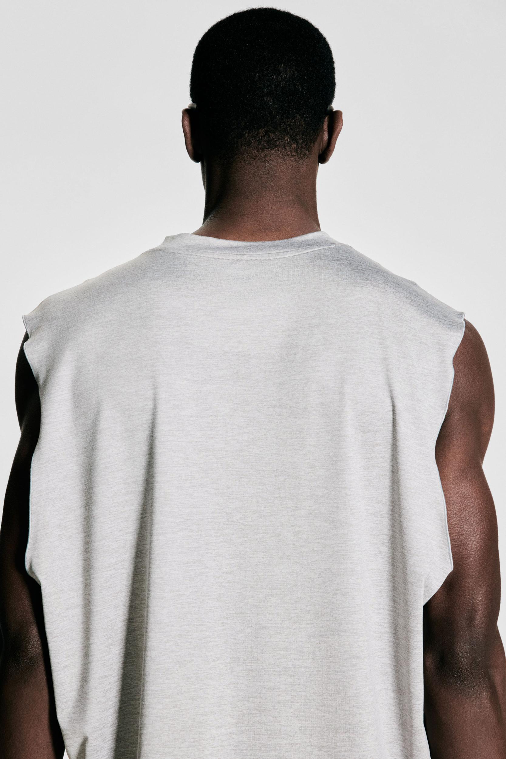 Loose-Fit Sports Tank Top with DryMove™ Product Image