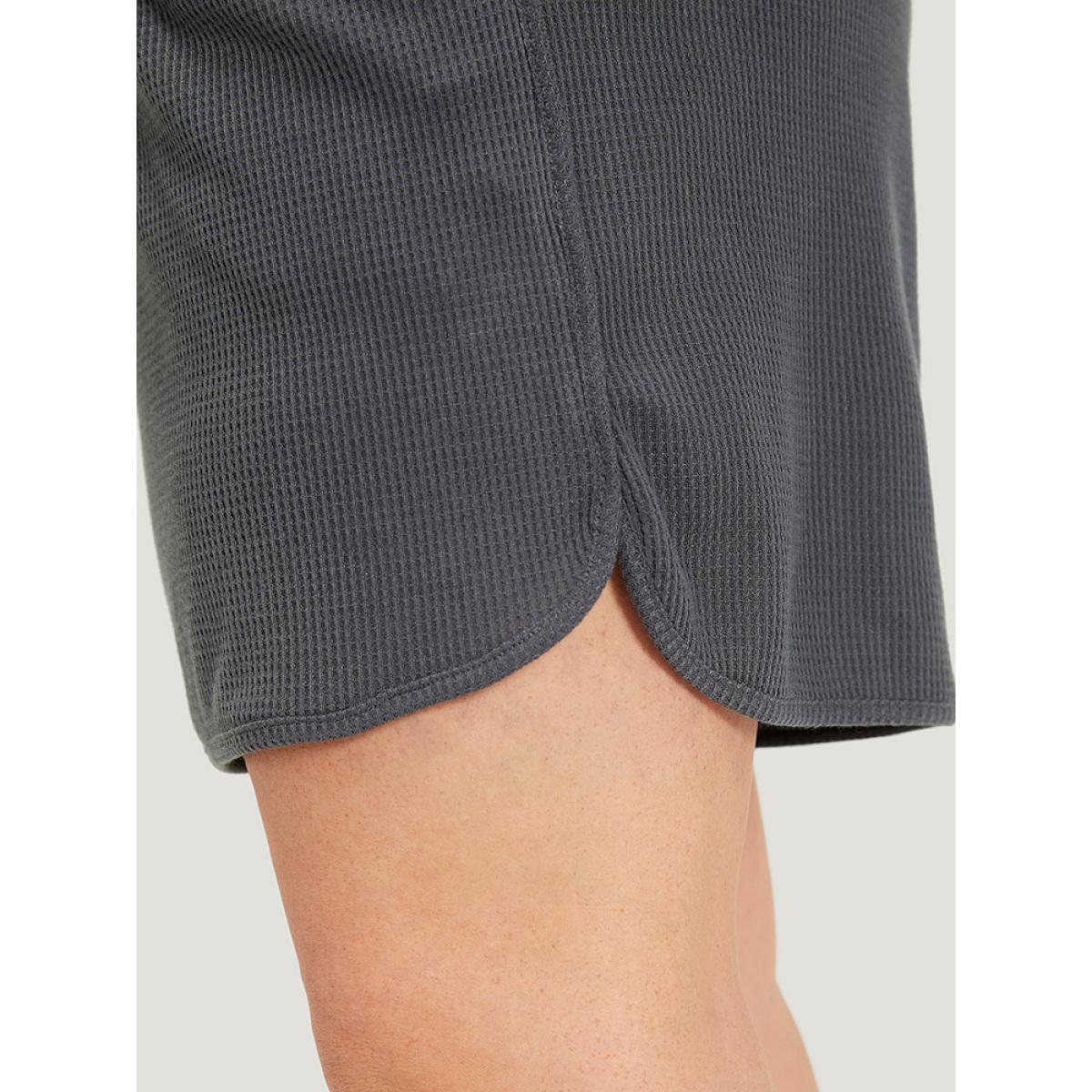 Plus Size Plain Waffle Knit Pocket Arc Hem Shorts Women Gray Casual Texture Dailywear Shorts BloomChic 12/L Product Image