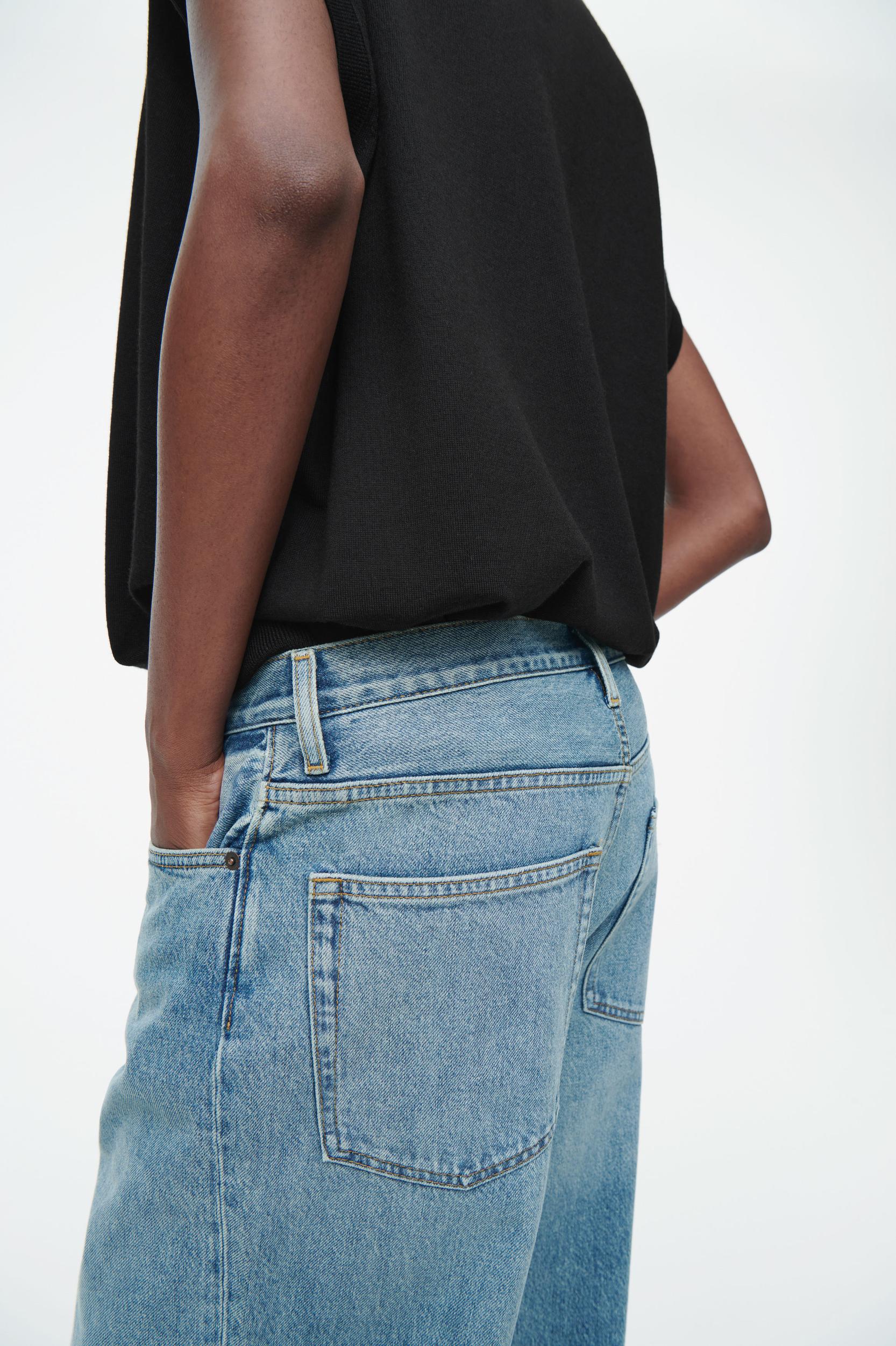 VOLUME WIDE-LEG JEANS Product Image