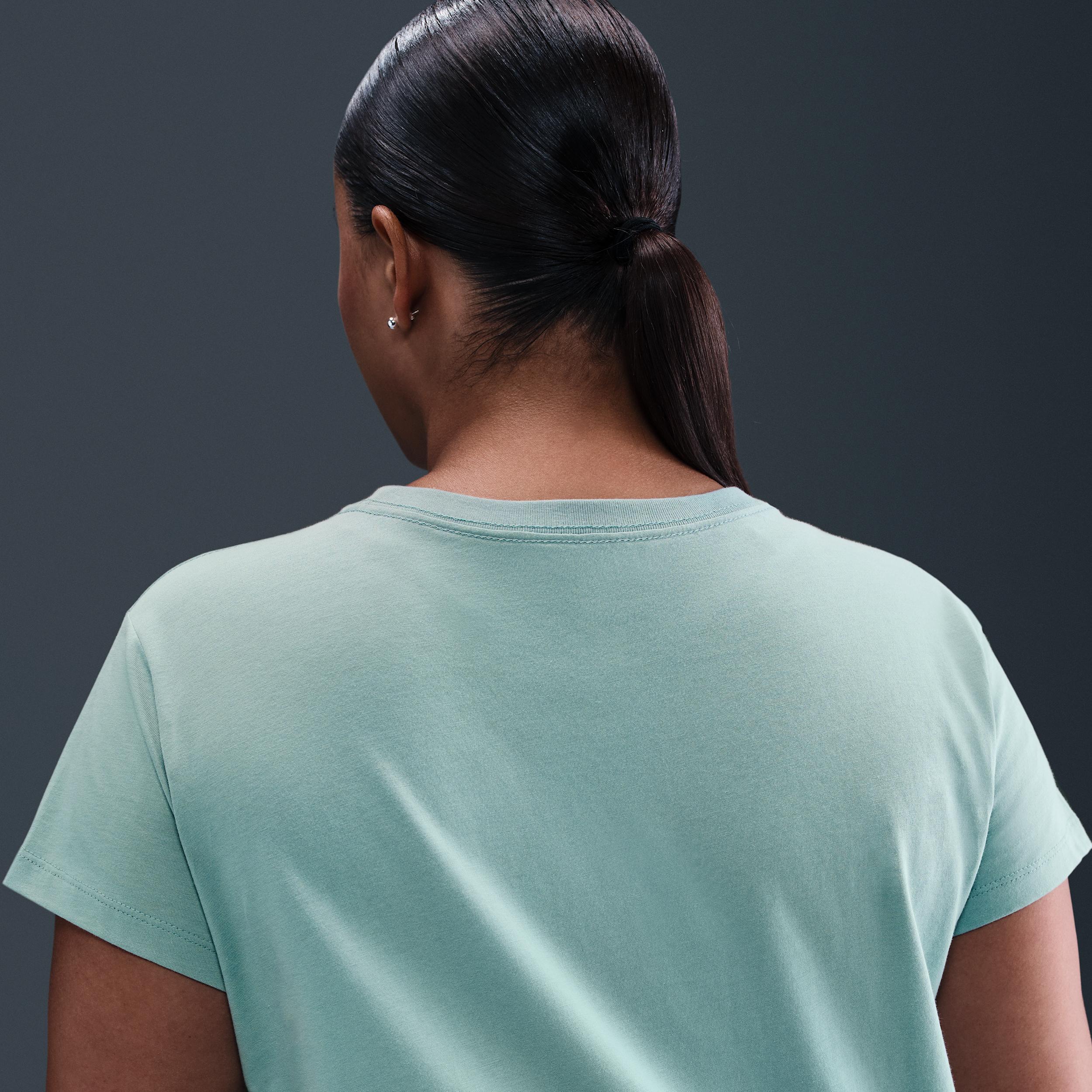 Womens Nike Sportswear Short-Sleeve Graphic T-Shirt (Plus Size) | HV5004-017 Product Image