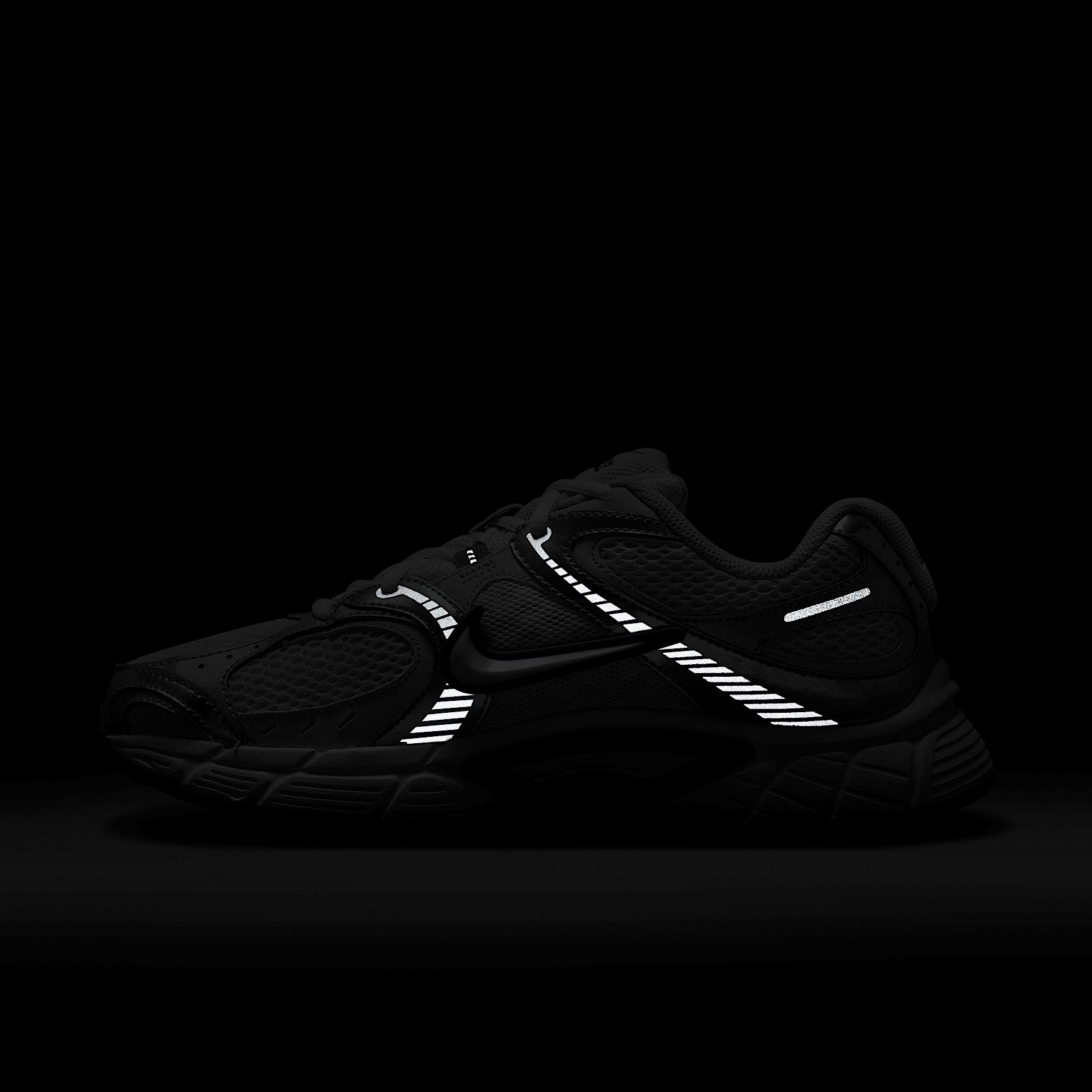 Womens Nike V5 RNR Casual Shoes Product Image