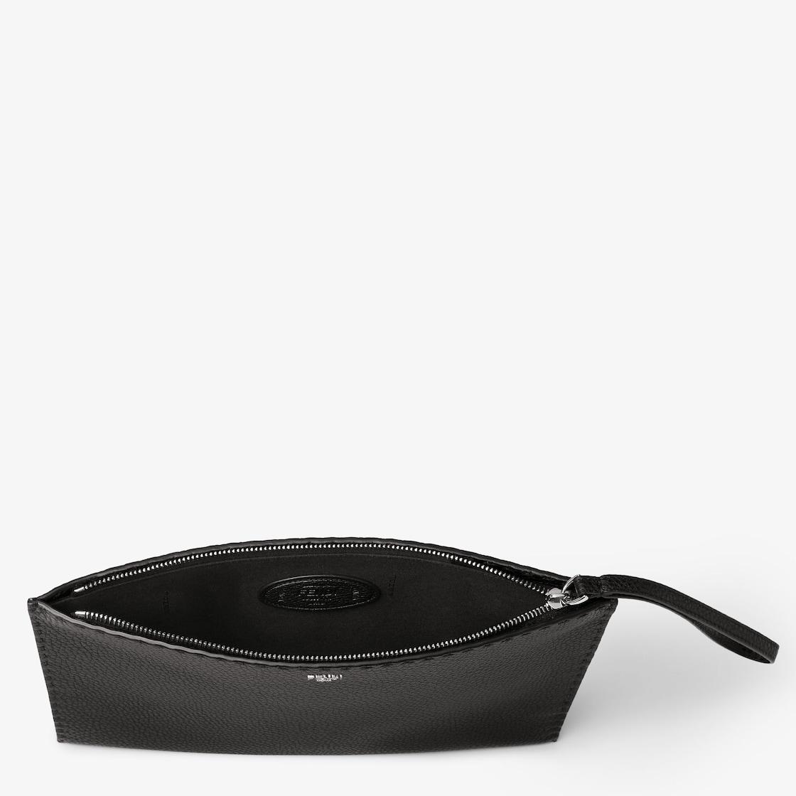 Selleria Flat Pouch MediumBlack Selleria pouch with 196 hand-sewn topstitches Product Image