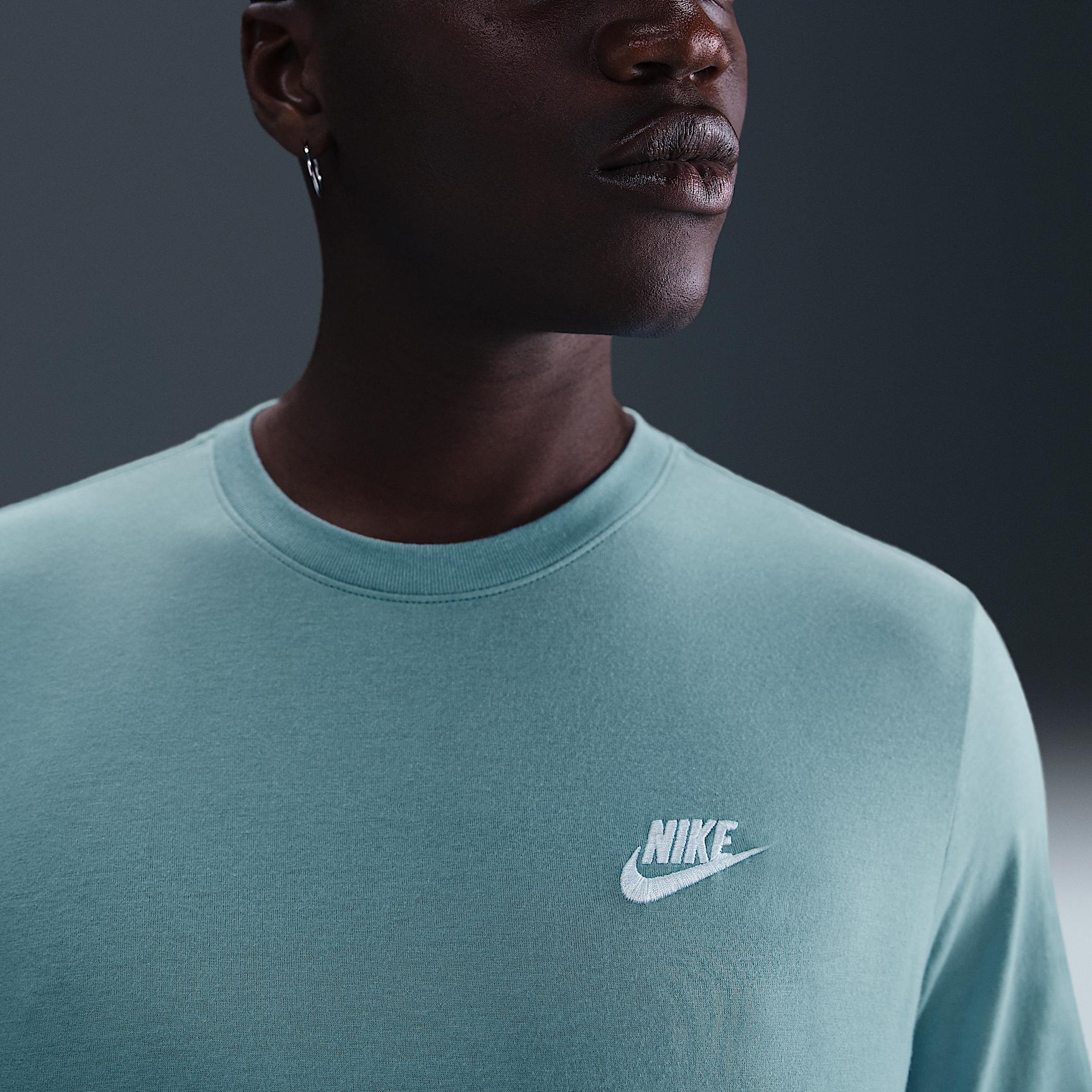 Nike Sportswear Club Men's Long-Sleeve T-Shirt Product Image