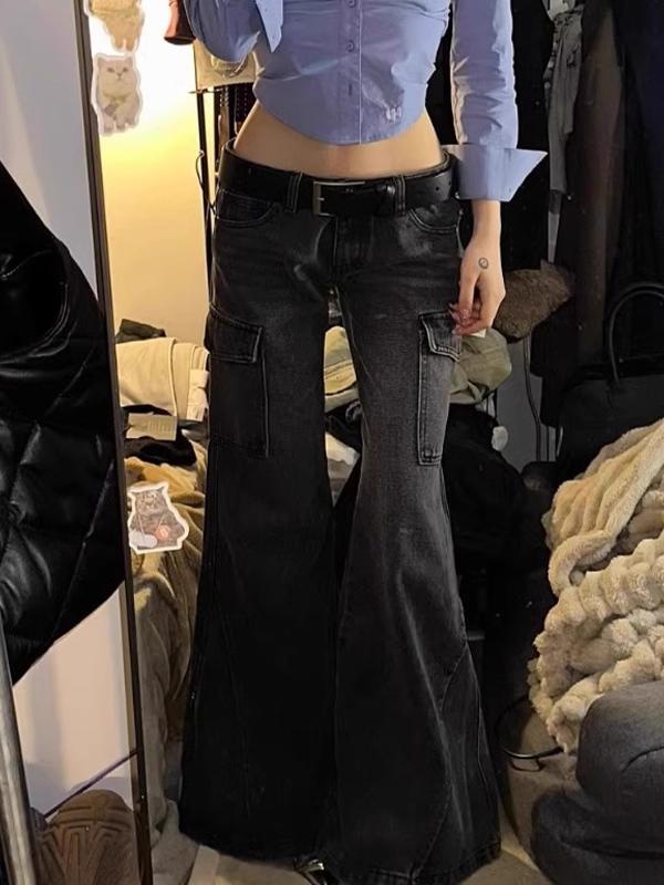 Tight-Fitting Multiple Pockets Flare Jeans Product Image