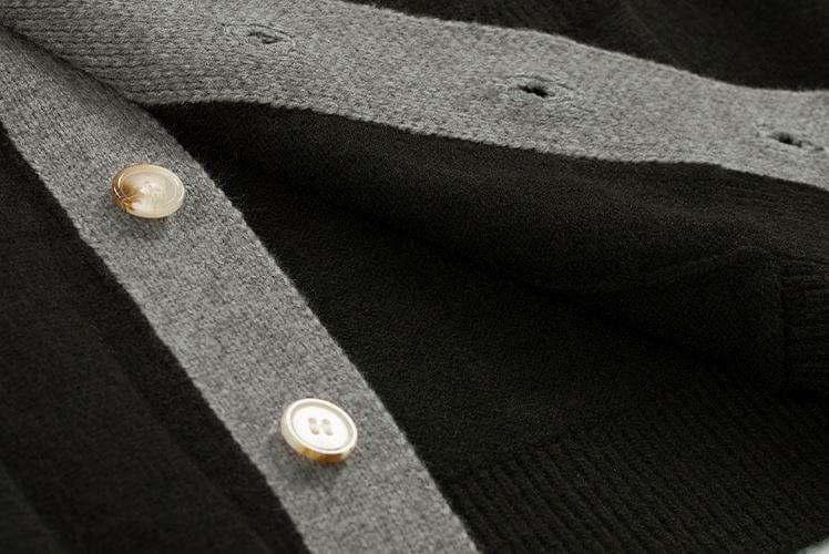 RT No. 3342 BLACK KNITTED CARDIGAN Product Image