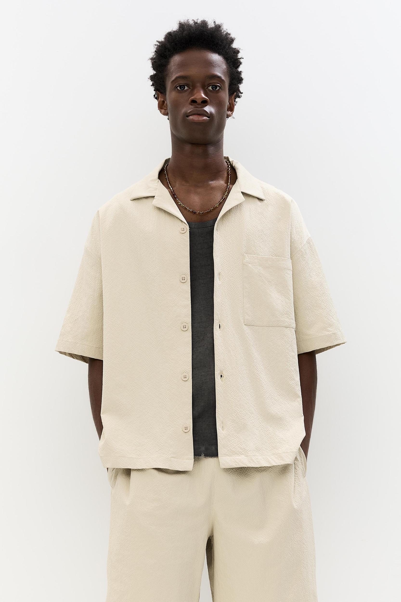 Short sleeve seersucker shirt Product Image