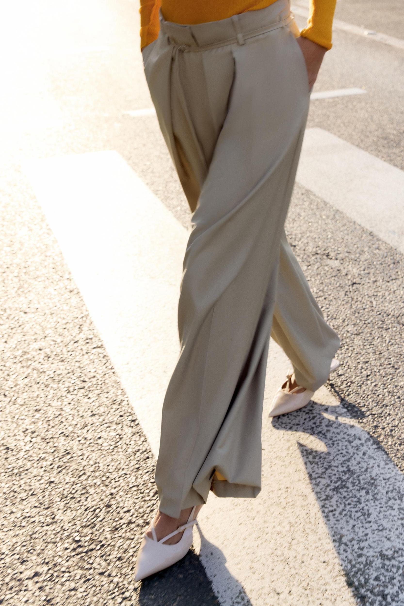 PLEATED WIDE-LEG PANTS WITH THIN BELT Product Image