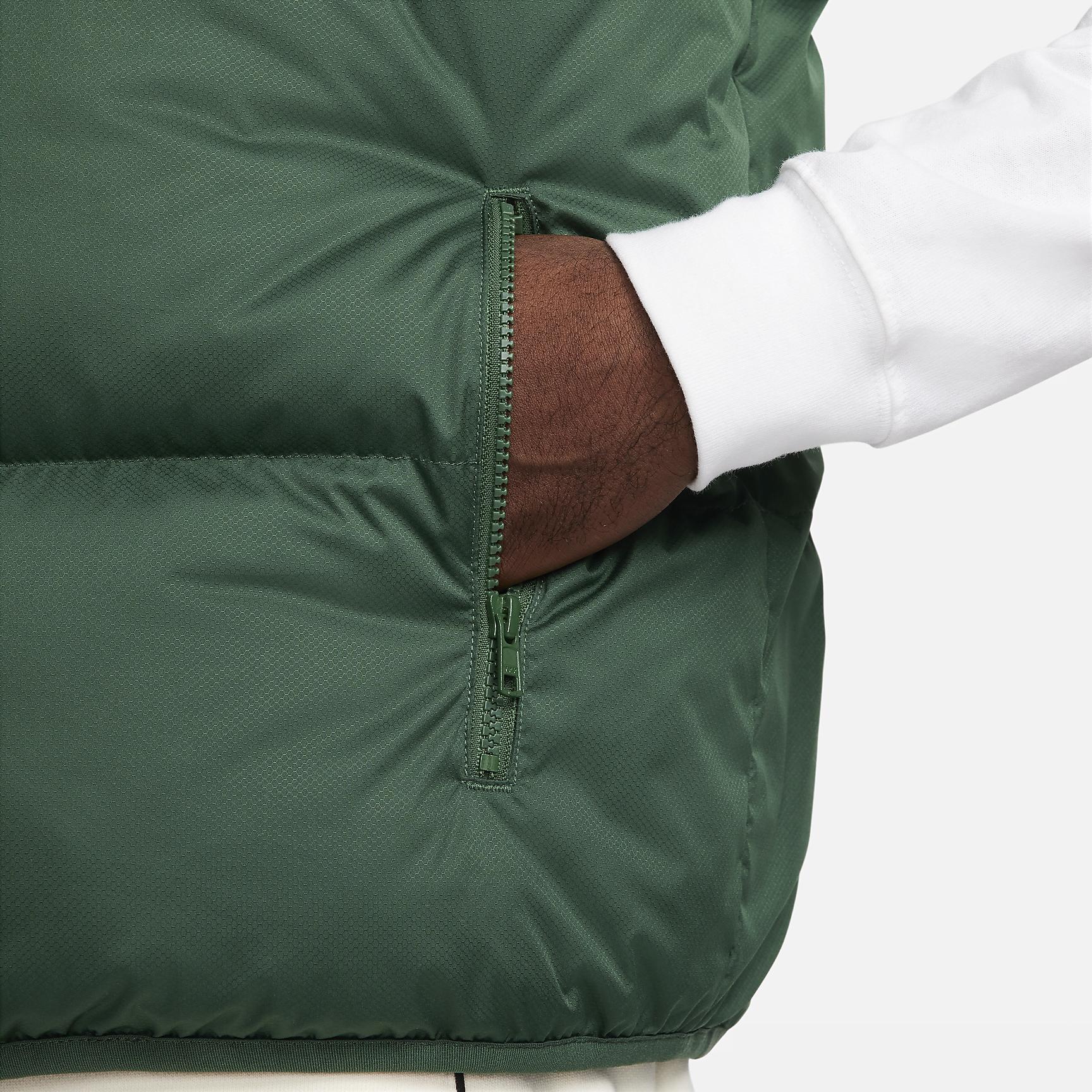 Nike Sportswear Club PrimaLoft® Men's Water-Repellent Puffer Vest Product Image